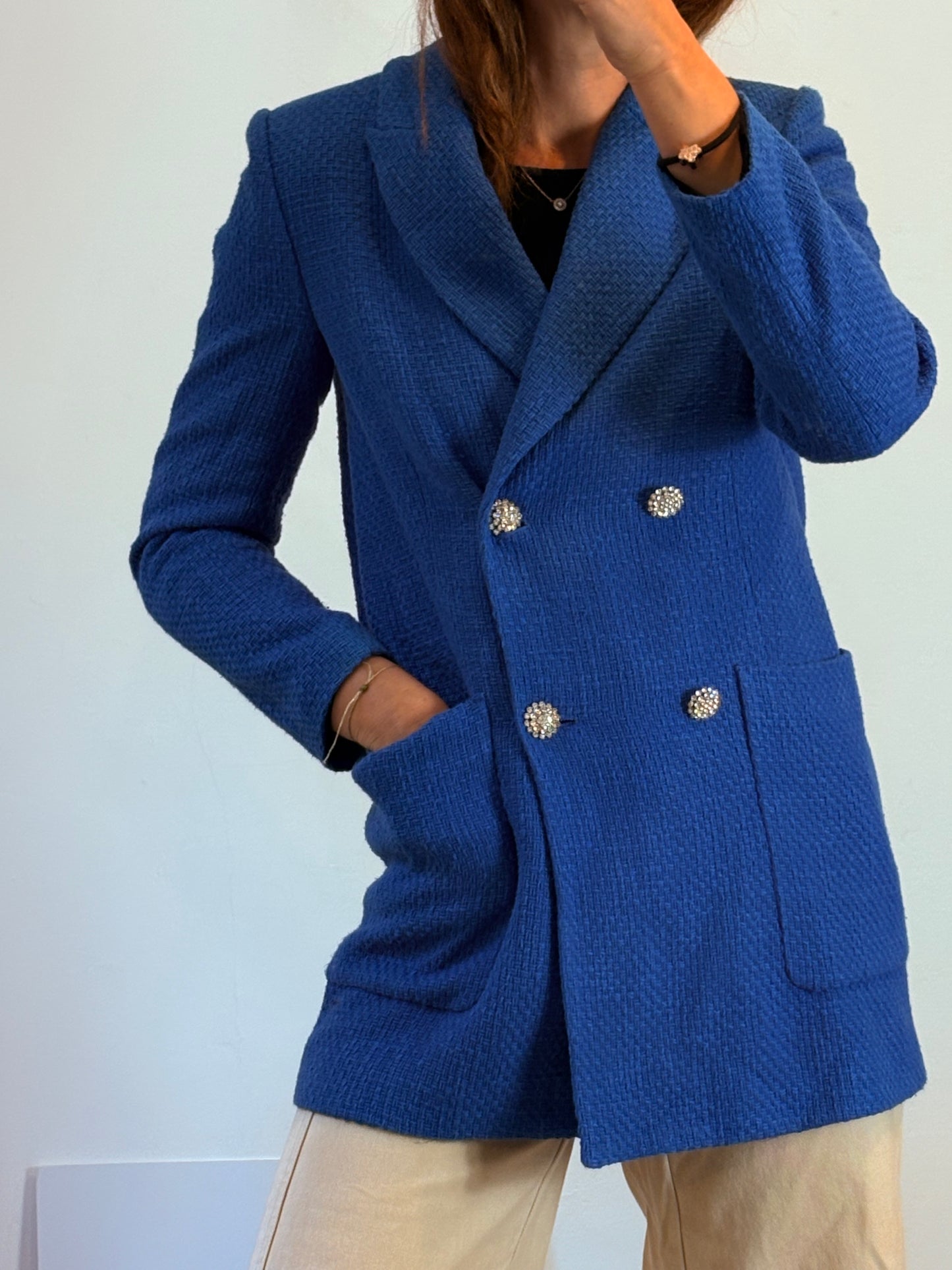 ZARA. Blazer larga tweed botones joya