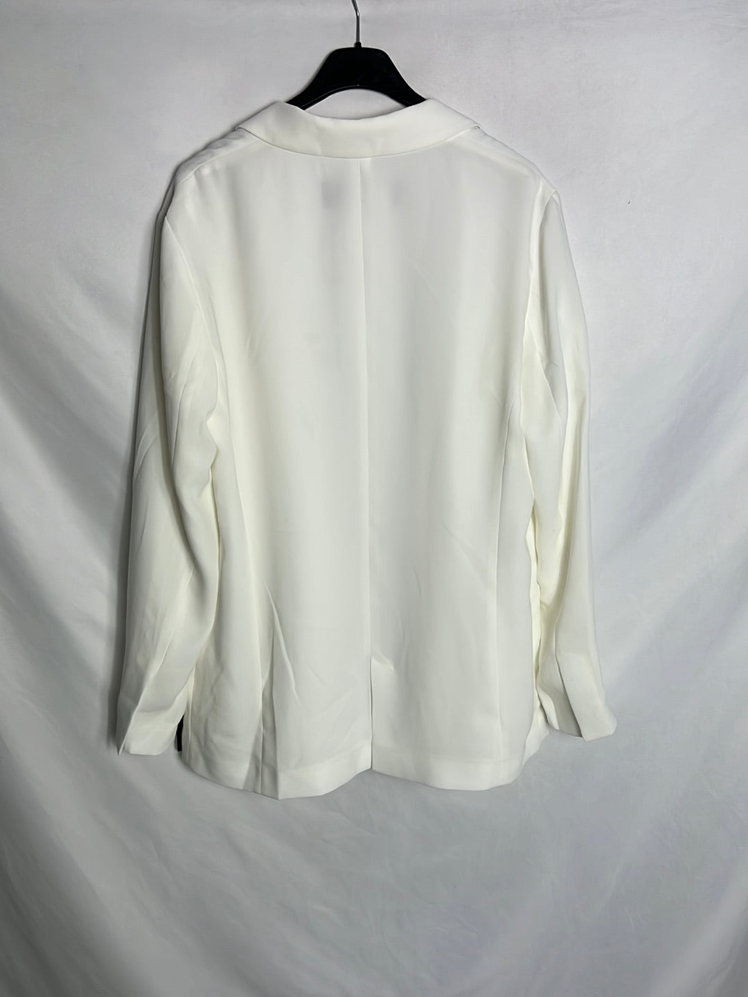 ZARA. Flowy white blazer. TL