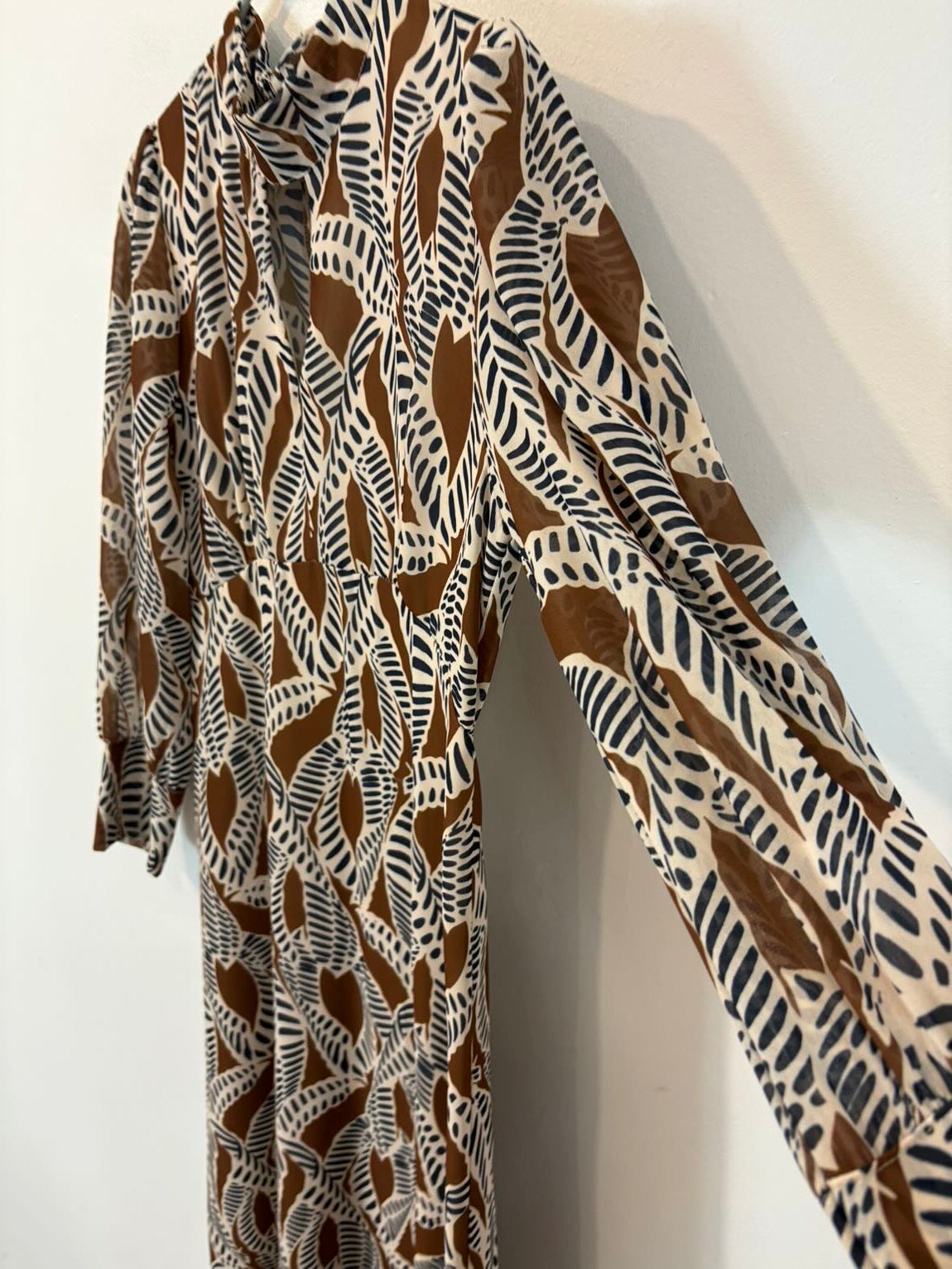 ZUA. Vestido midi estampado geometrico