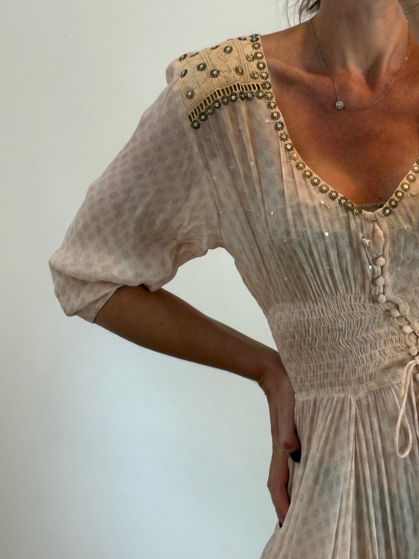 MISS JUNE. Vestido largo rosa abotonado. T.S