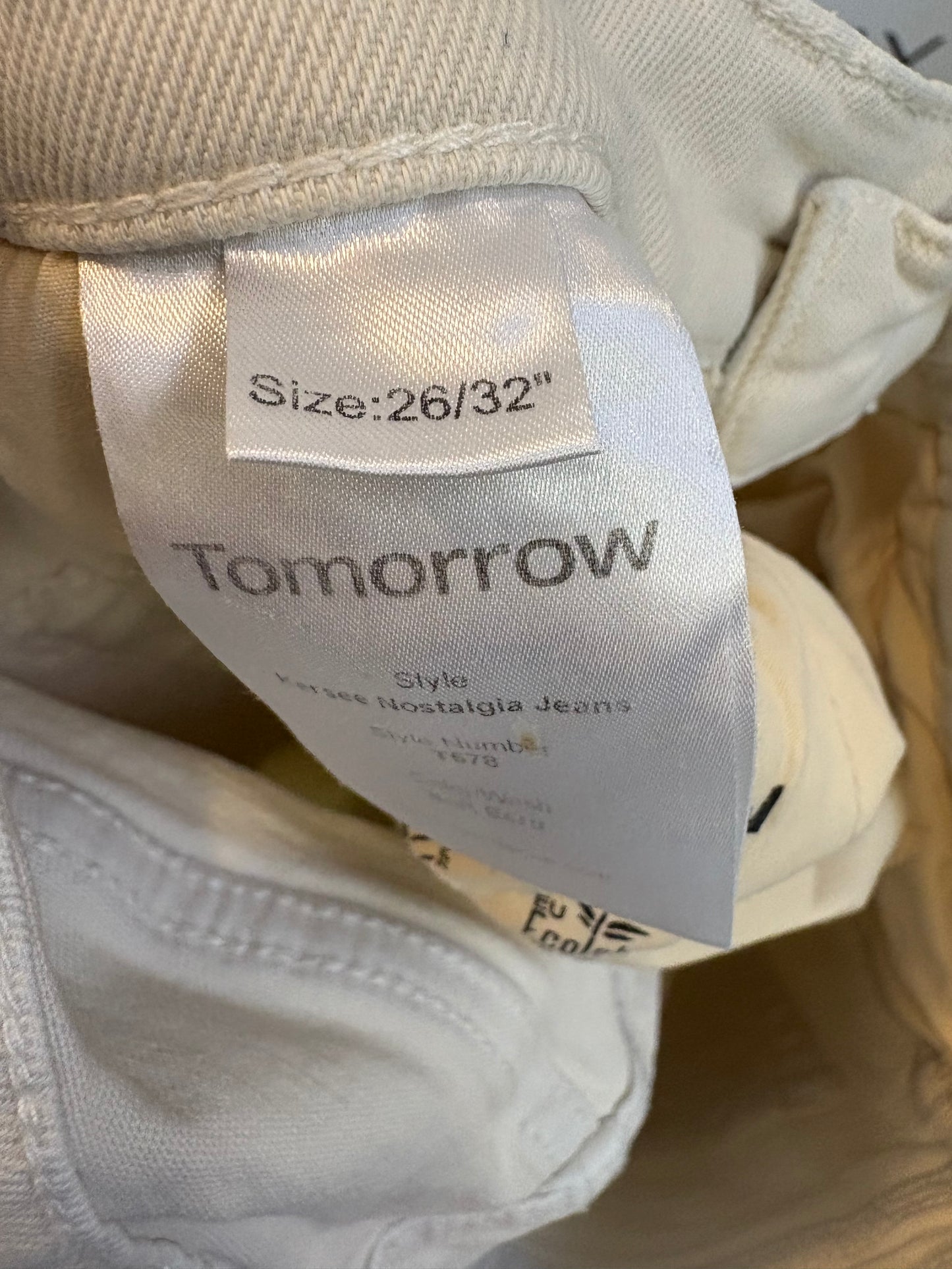 TOMORROW. Denim pata ancha en crudo