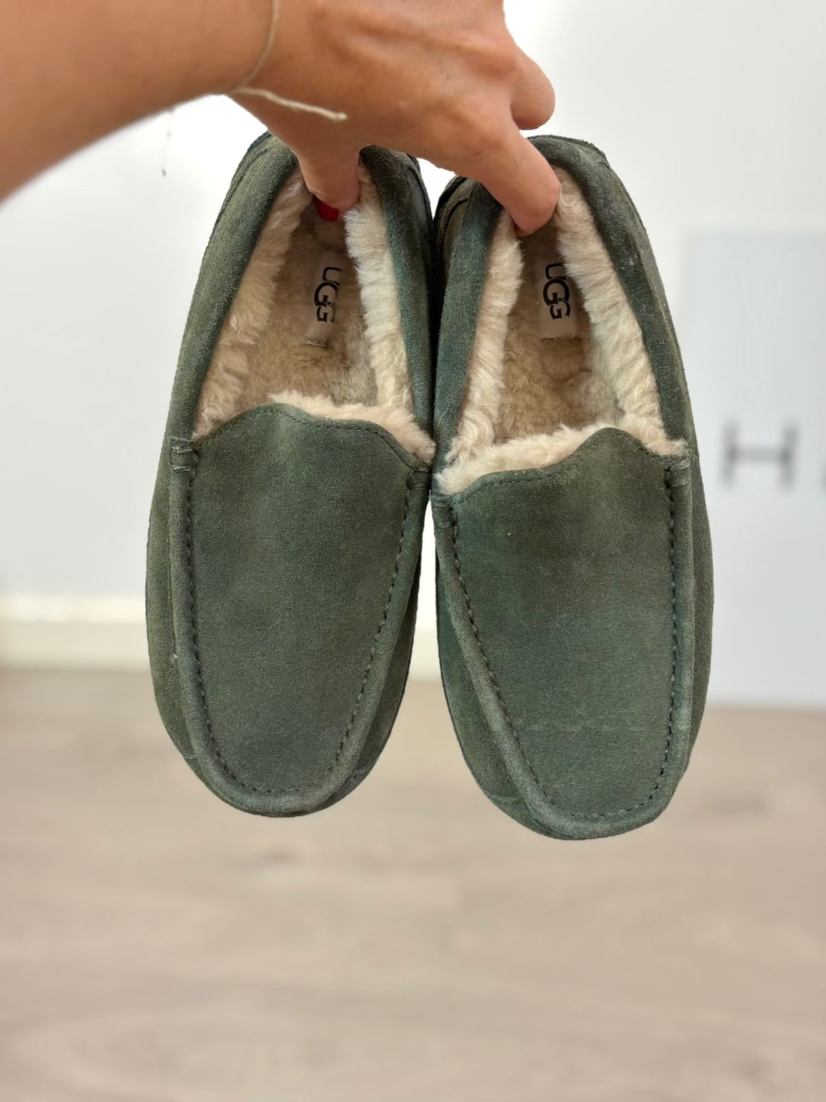 UGG. Zapatos estilo mocasín en verde. T 40