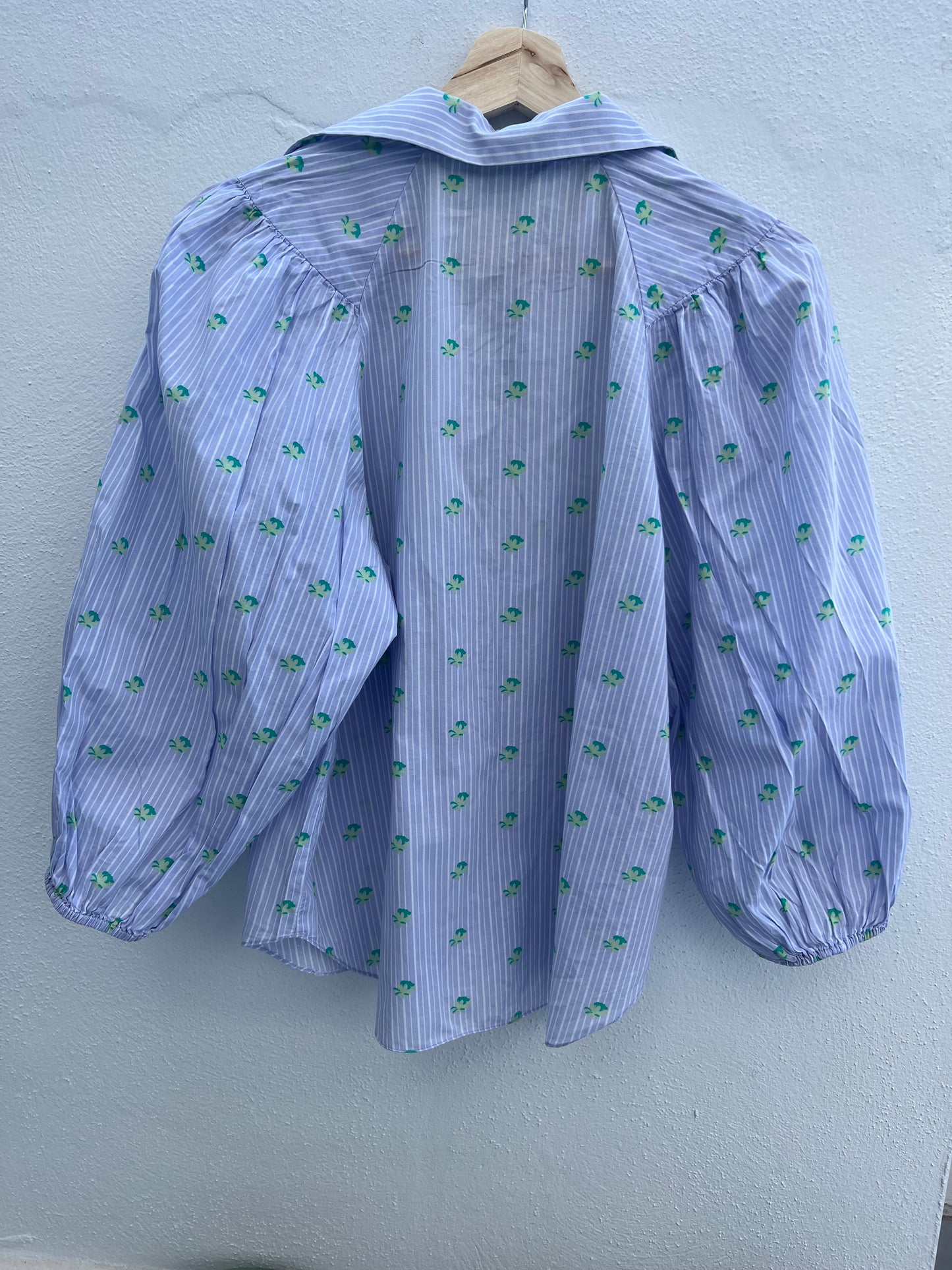 ZARA. Blusa rayas y flores