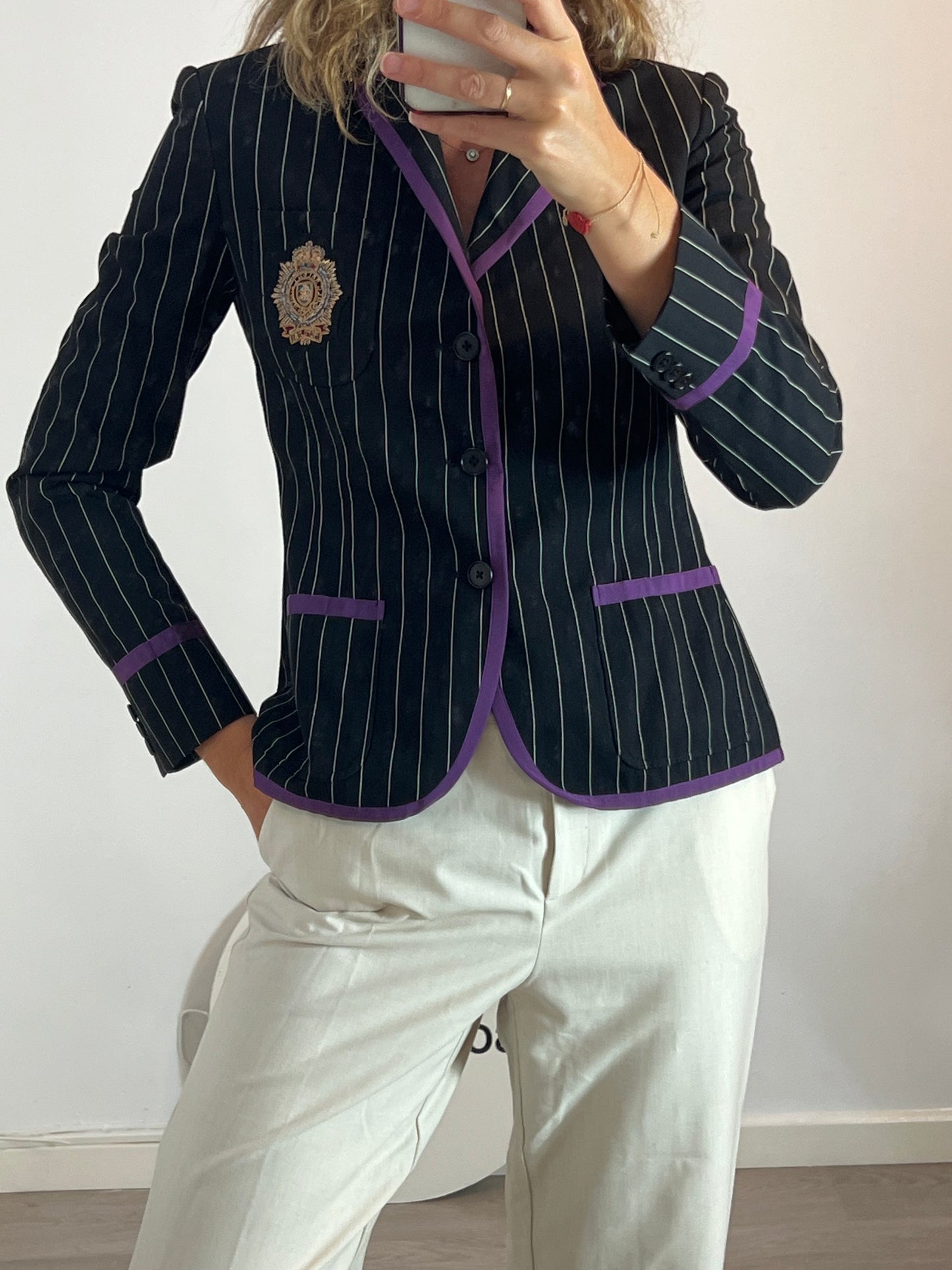 RALPH LAUREN. Blazer negra detalles morado. T 8 (38)