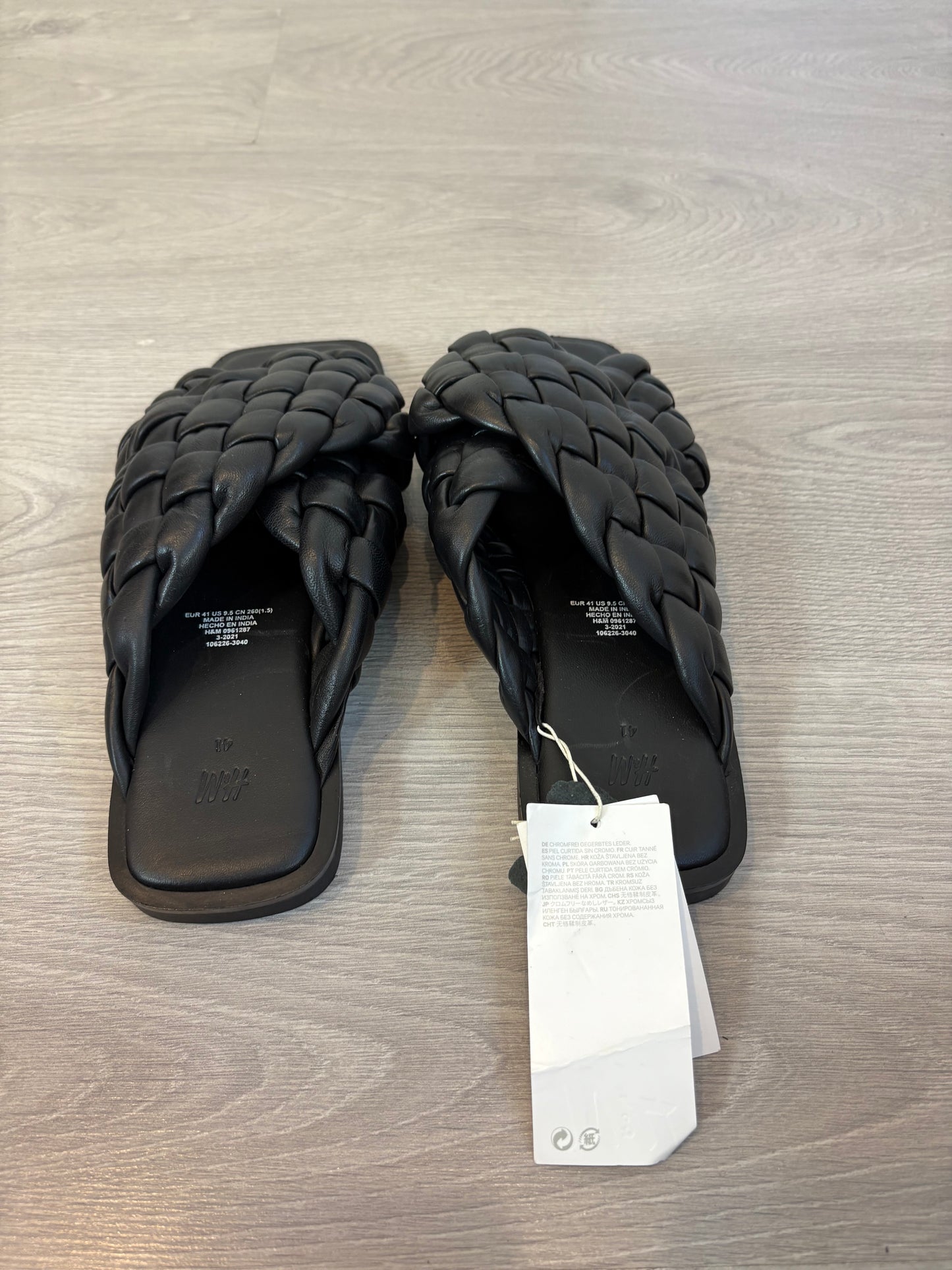 H&M. Sandalia piel cruzadas en negro. T 40