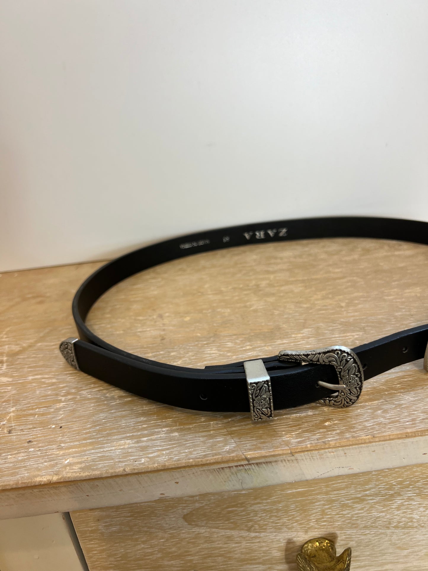 ZARA. Cinturón negro doble hebilla. T 85