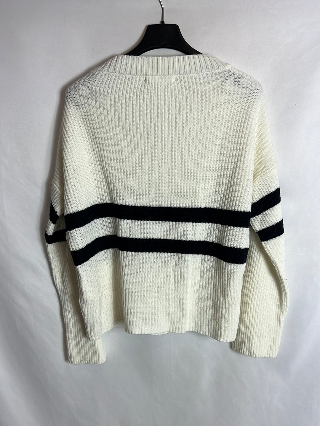 BROWNIE. White sweater with blue stripes. TS/M