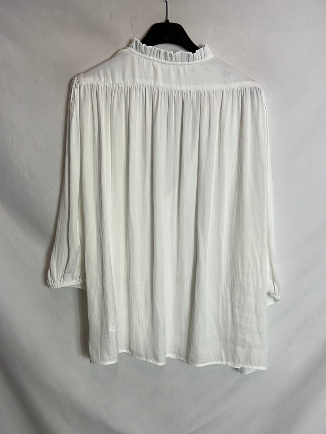 SFERA. Blusa blanca fluida. T XL