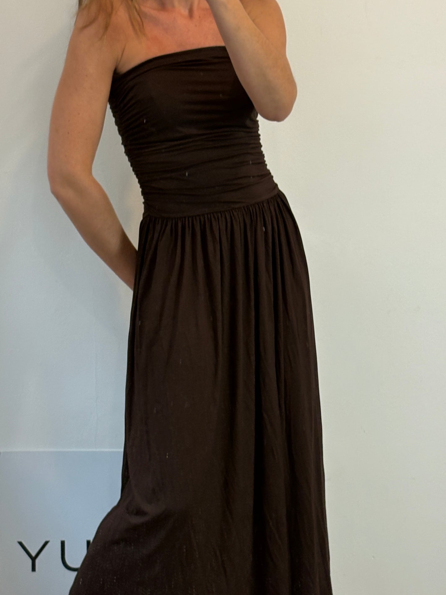 MANGO. Vestido midi marrón punto elástico