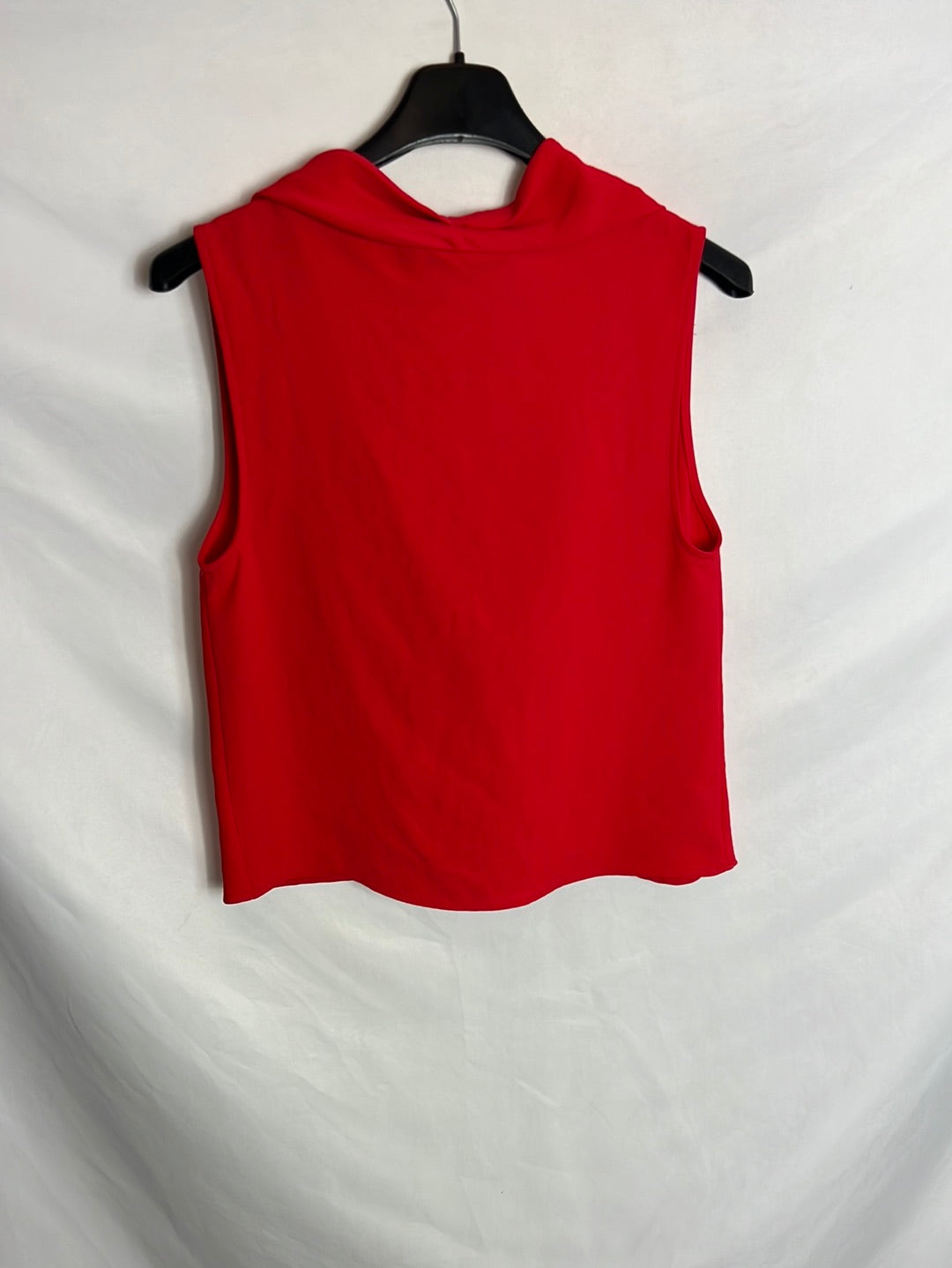 ZARA. Top rojo escote fluido. T S