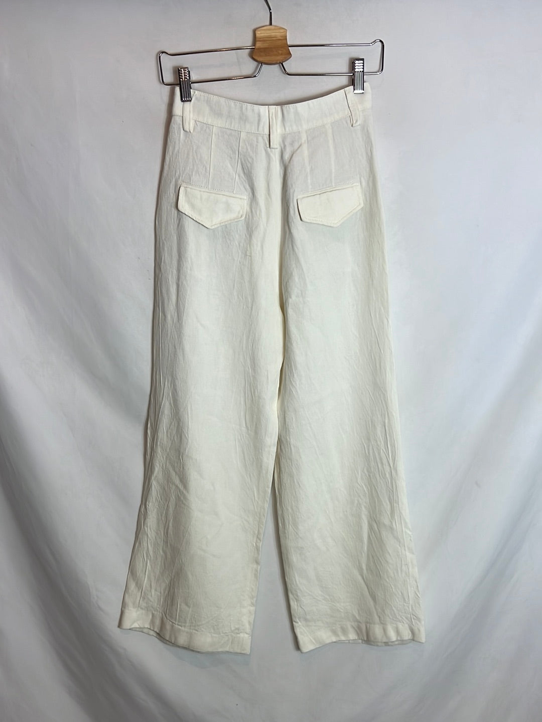 ZARA. Ecru pleated linen and viscose trousers. Size XS