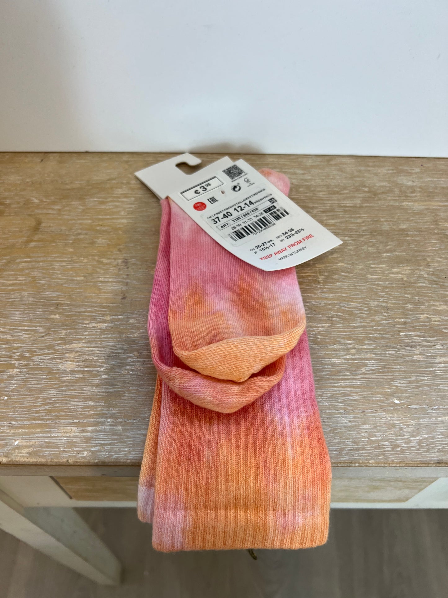 ZARA. Calcetines flúor. T 37-40