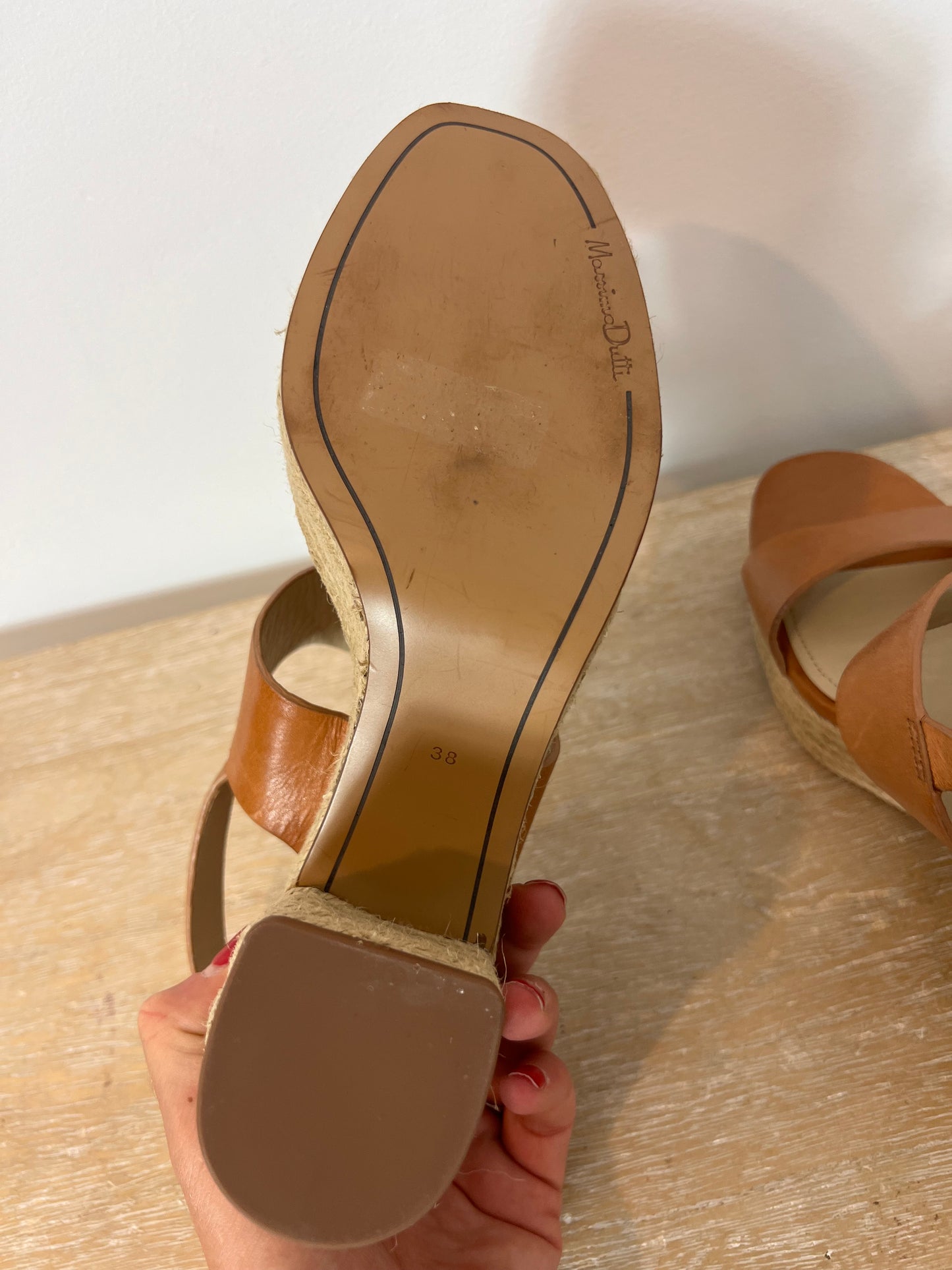 MASSIMO DUTTI. Camel leather sandals with jute soles. Size 38