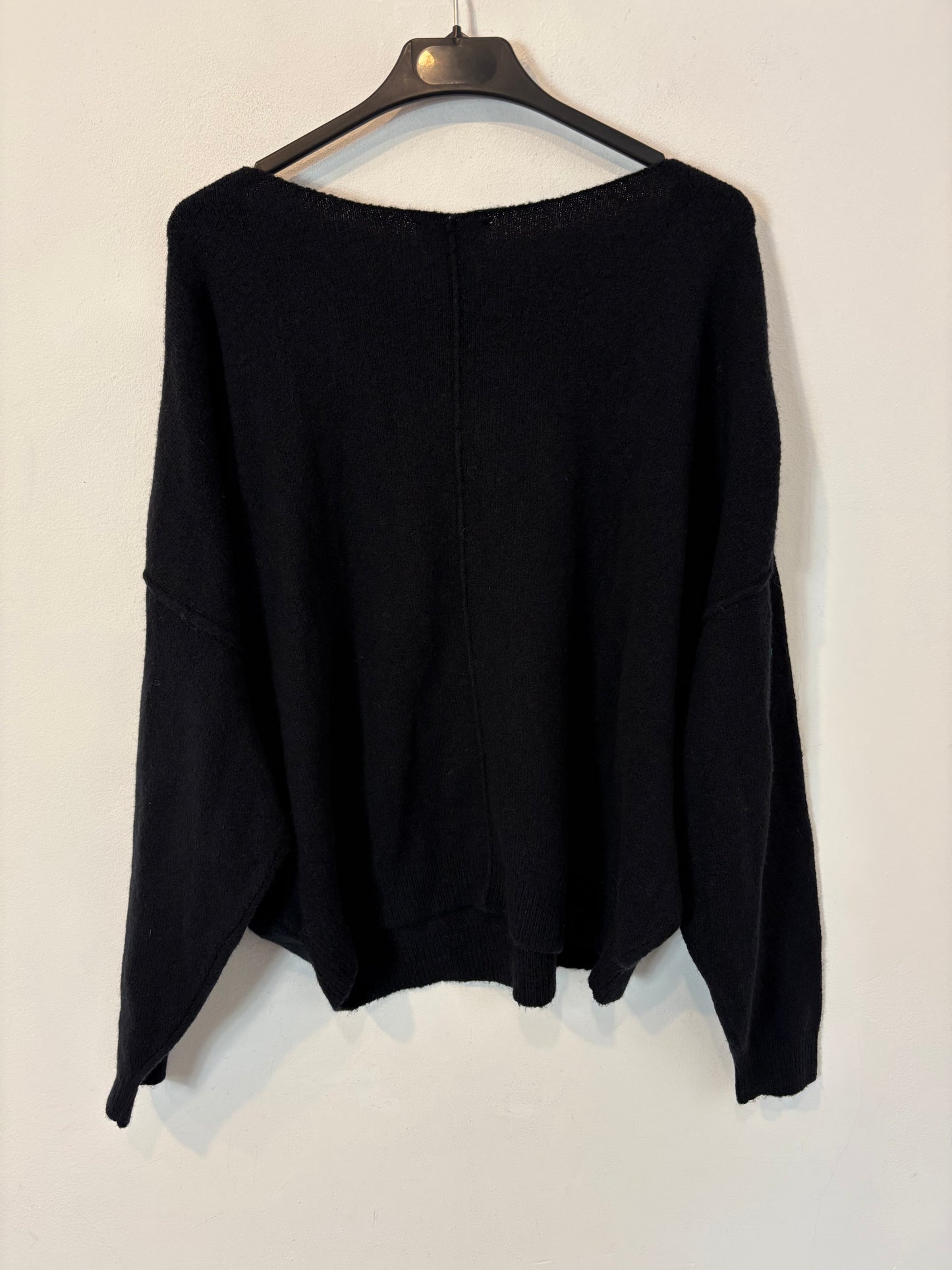 AMERICAN VINTAGE. Jersey negro cuello pico con lana