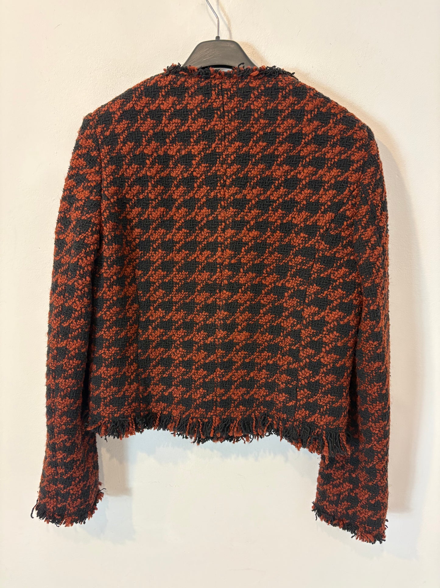 MANGO. Chaqueta tweed detalle botones