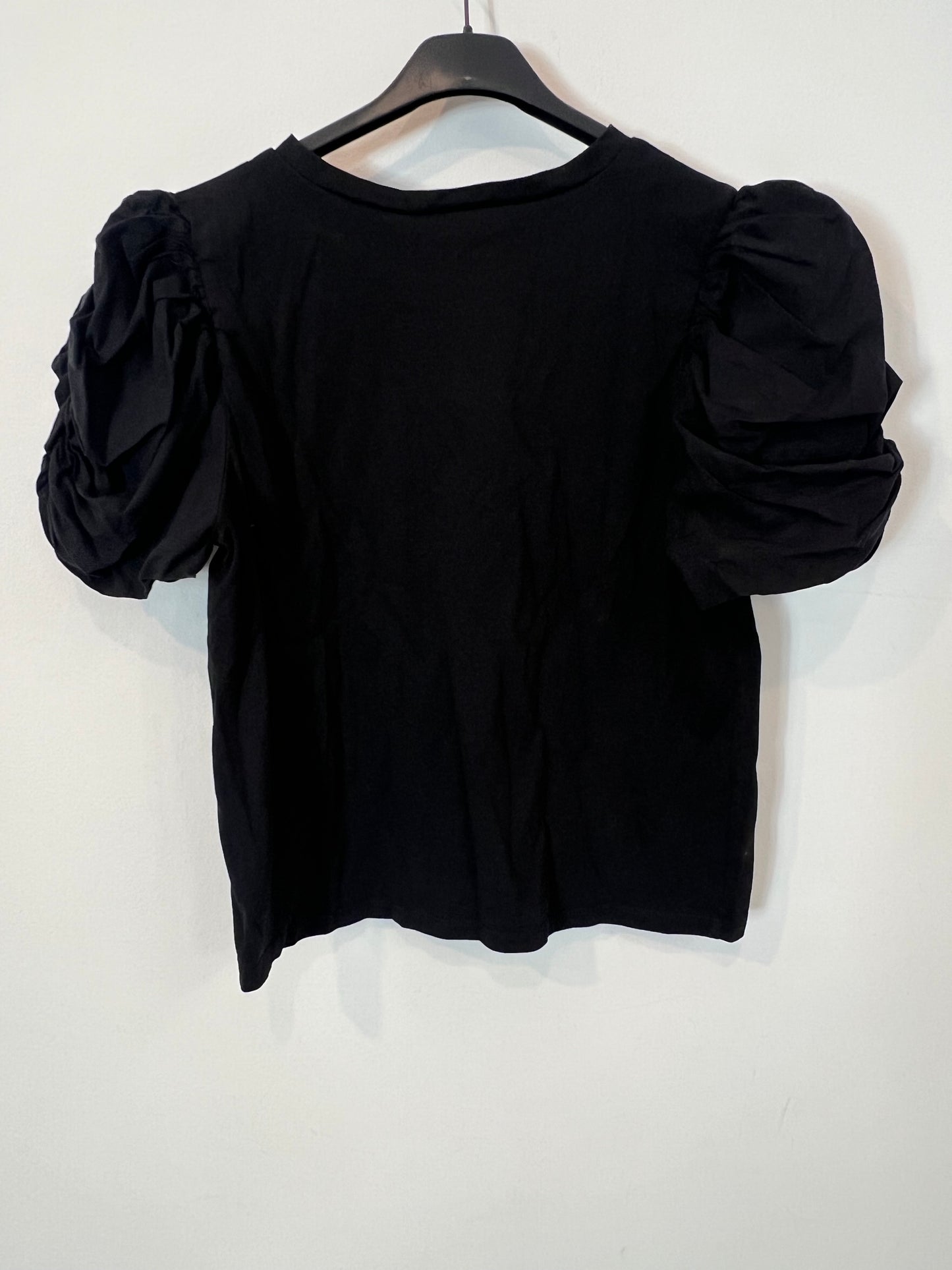 ZARA. Camiseta negra mangas T.s