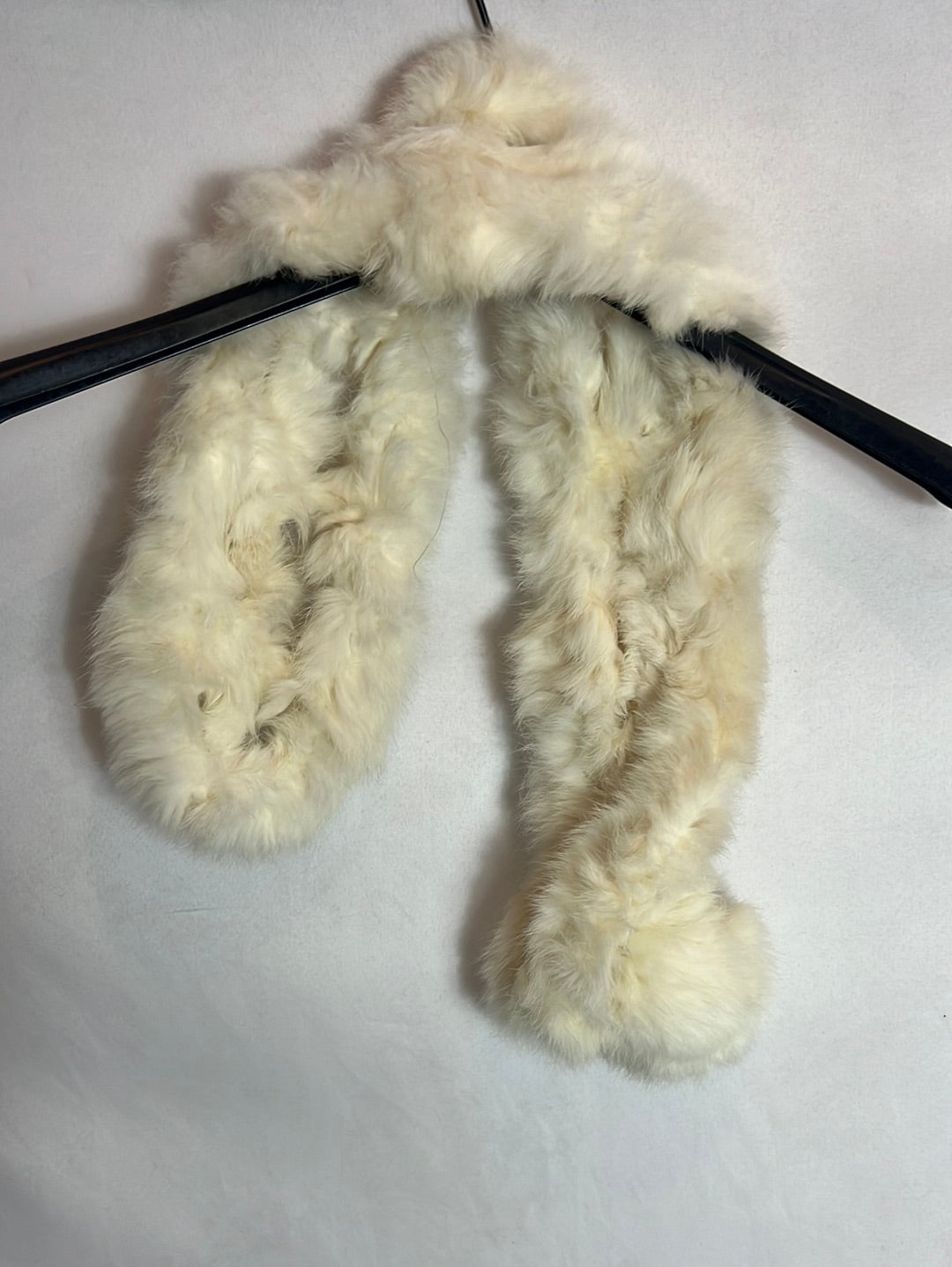 OTRAS. Cuello pelo blanco