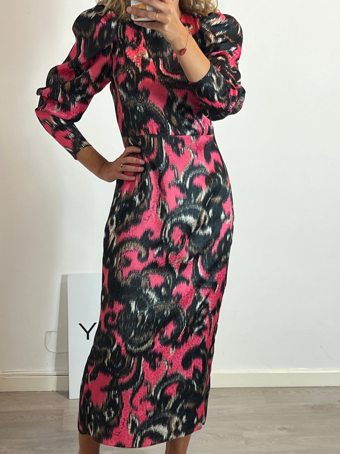 JORGE VÁZQUEZ. Vestido largo estampado satinado. T 38