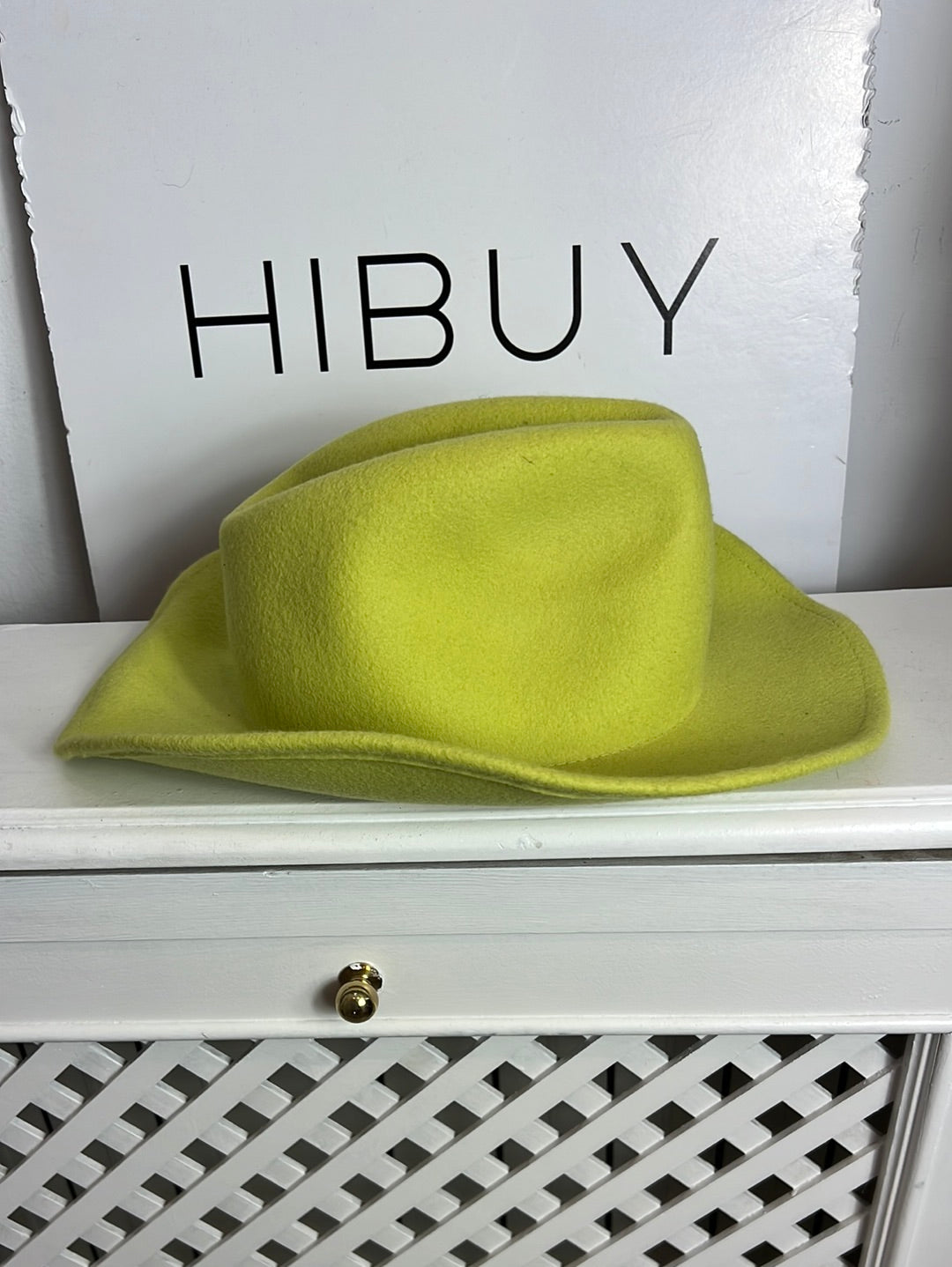 STRADIVARIUS. Fluorescent cowboy hat. TM