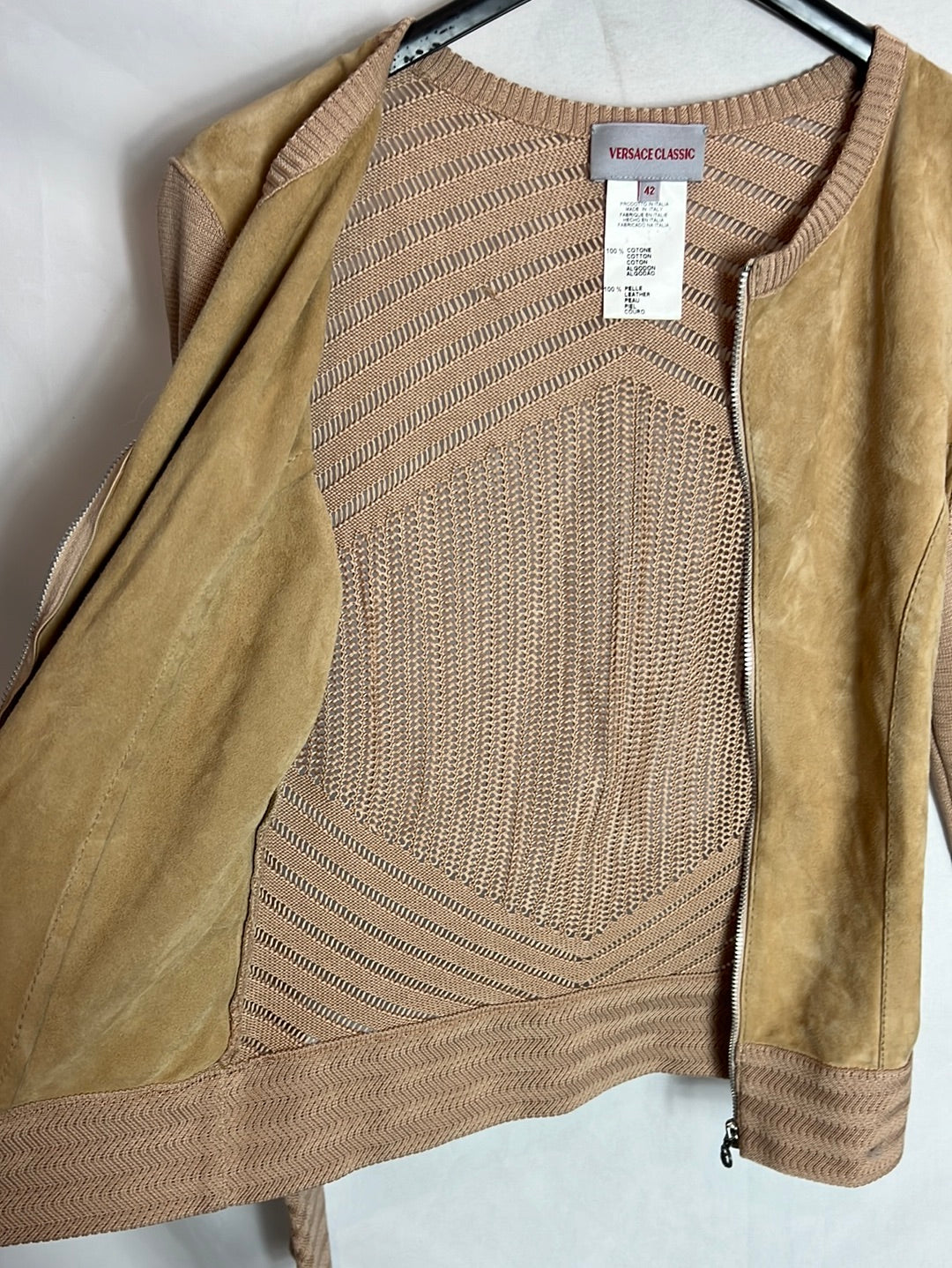 VERSACE CLASSIC. Chaqueta piel troquelada T.42(xs)