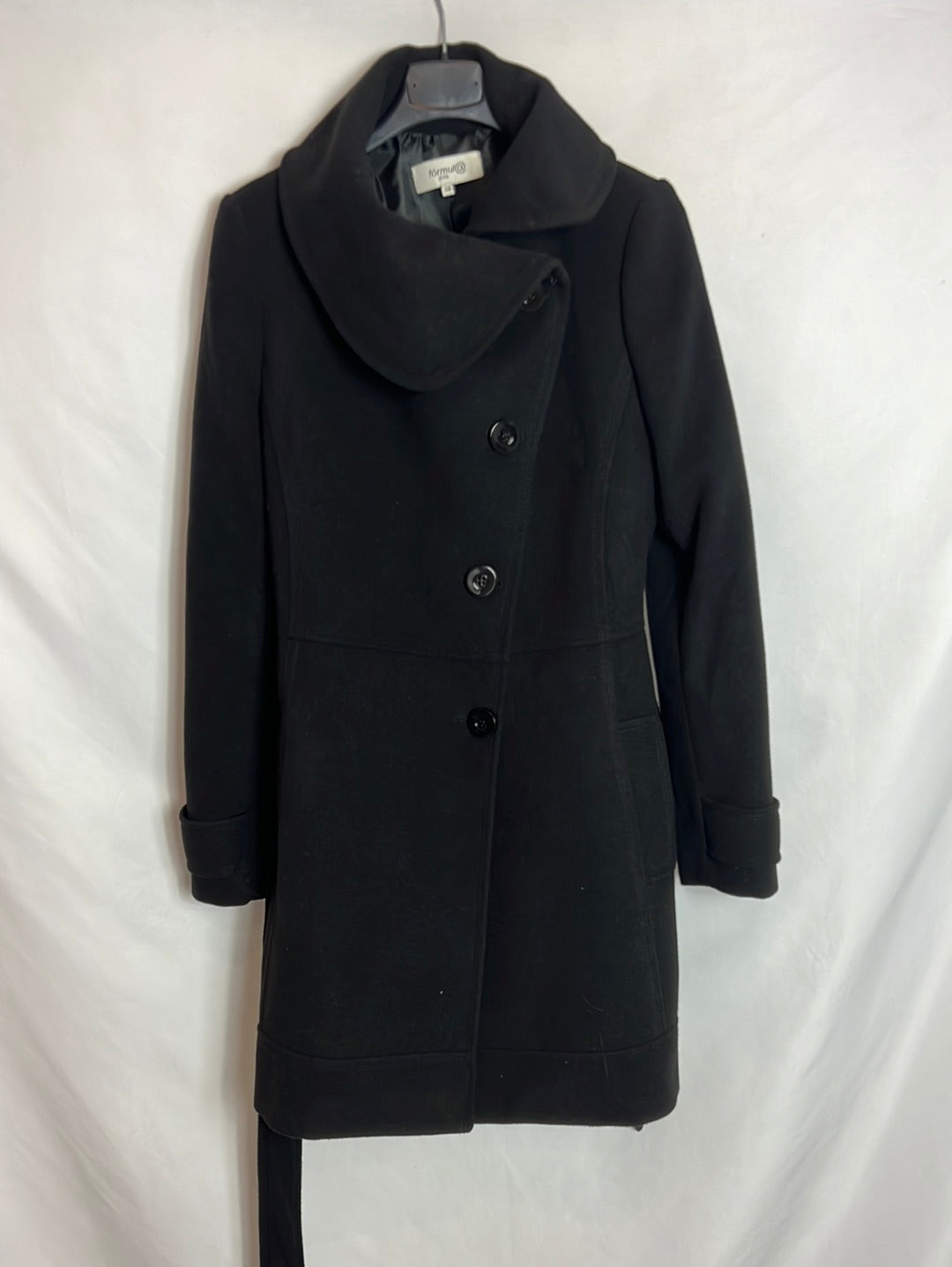 FÓRMUA JOVEN. Abrigo paño negro solapa. T 36