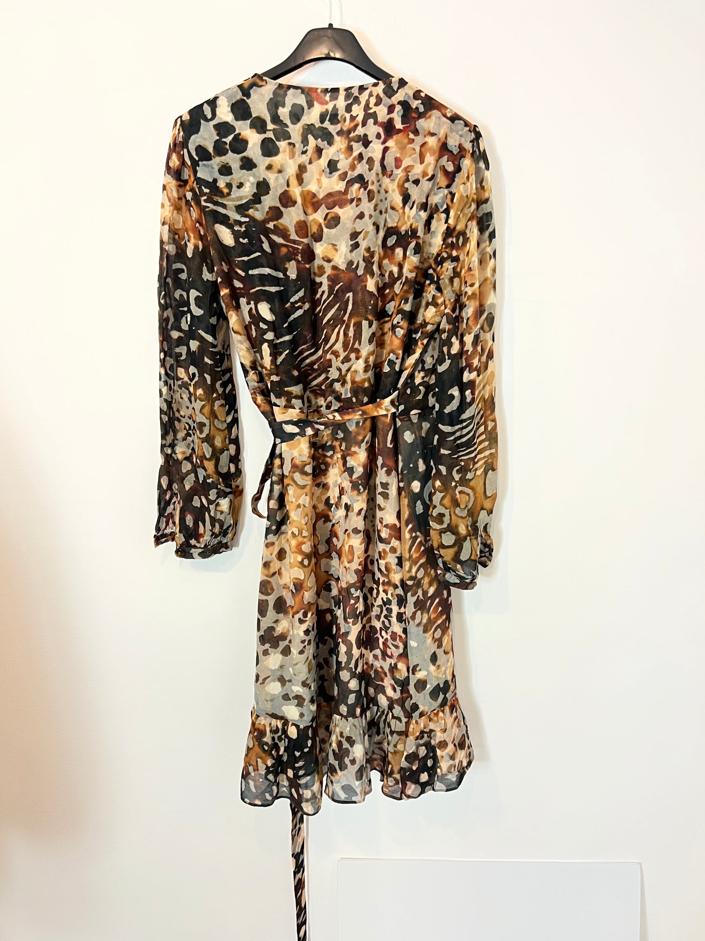 MASSIMO DUTTI. Vestido corto estampado T.40