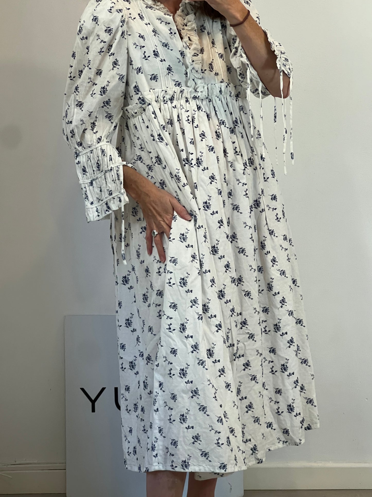 ANDION. Vestido blanco flores Tu(s)