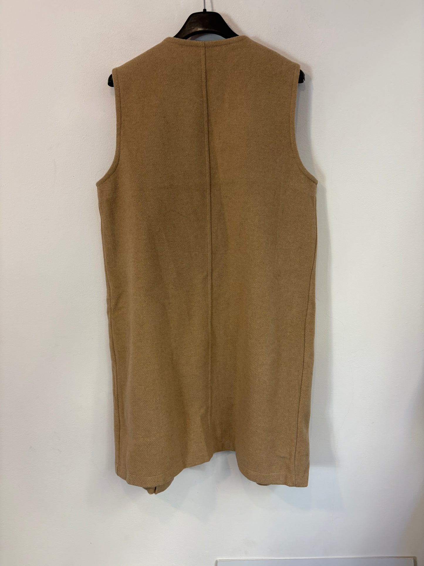 LA FÉE MARABOUTE. Chaleco camel bolsillos