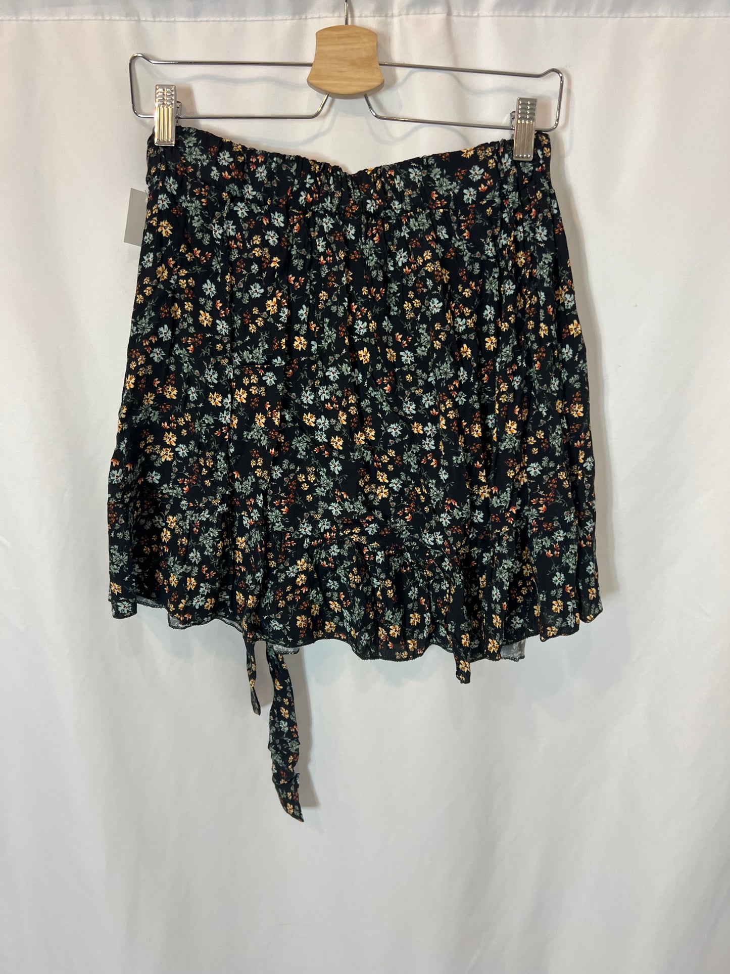 OTRAS. Falda corta flores Tu(S)