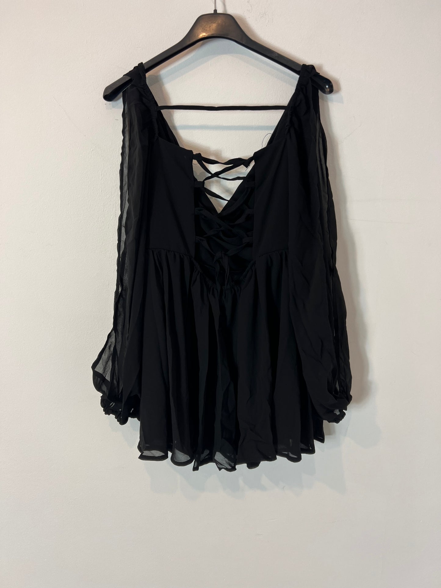 OTRAS. Mono corto negro fluido. T M