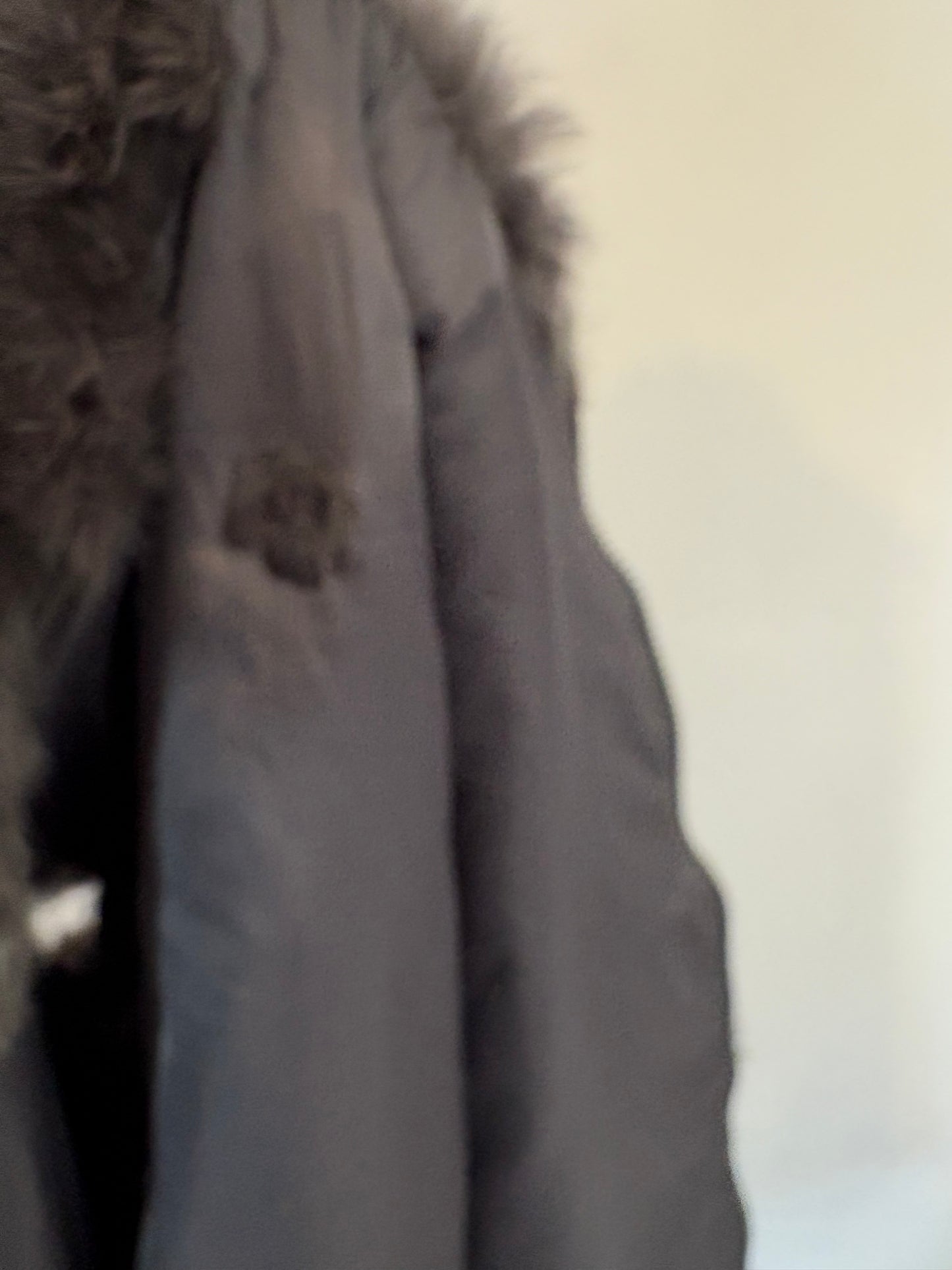 OTRAS. Chaleco pelo natural gris
