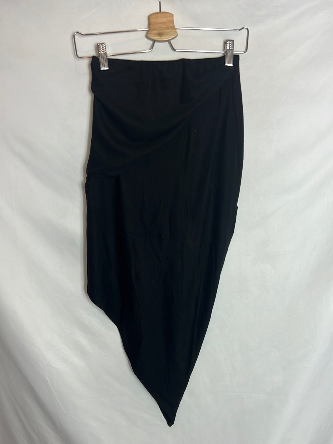 IRO. Falda midi negra asimétrica elástica . T 36