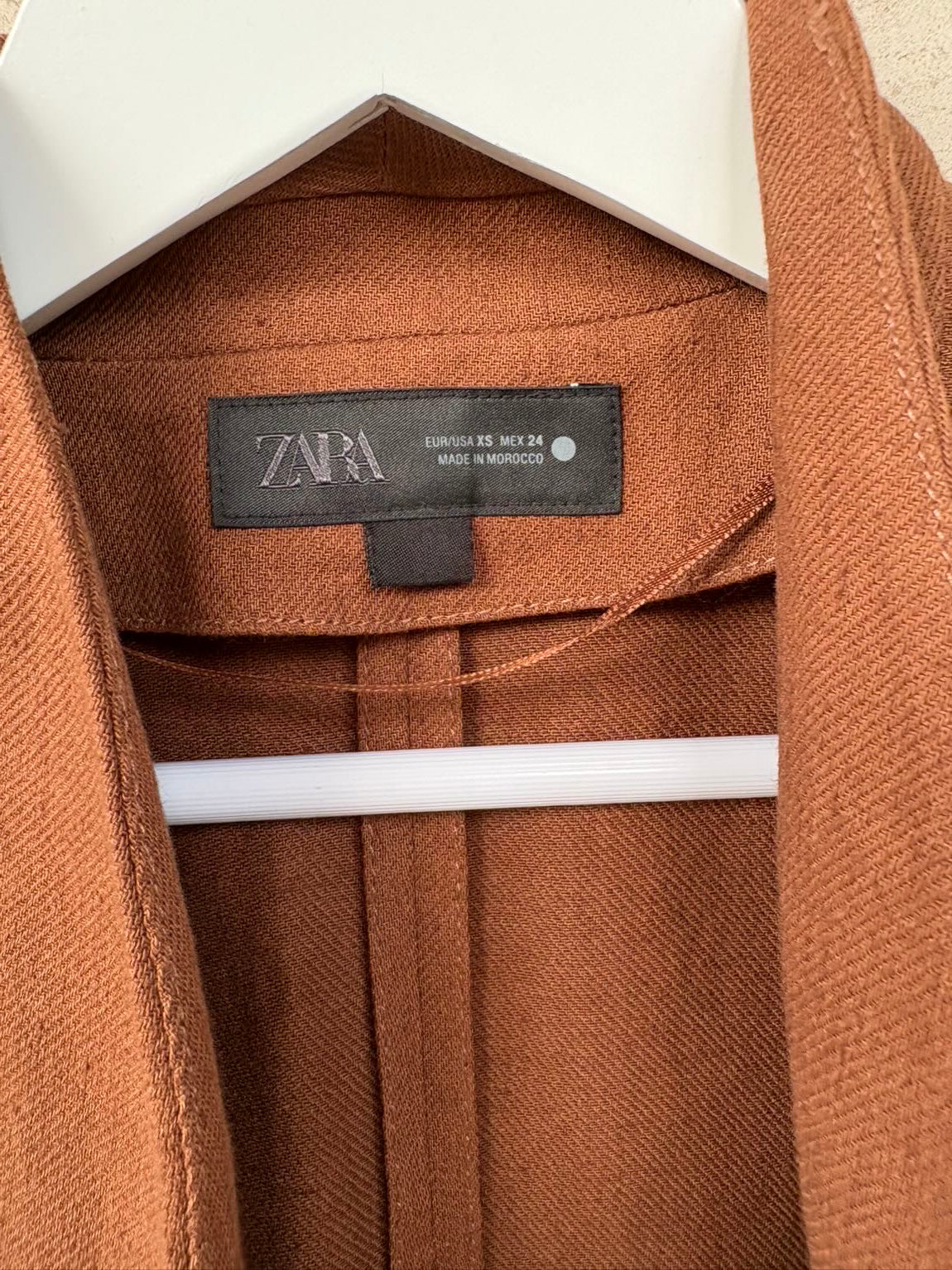 ZARA.Chaqueta marrón lino fluida