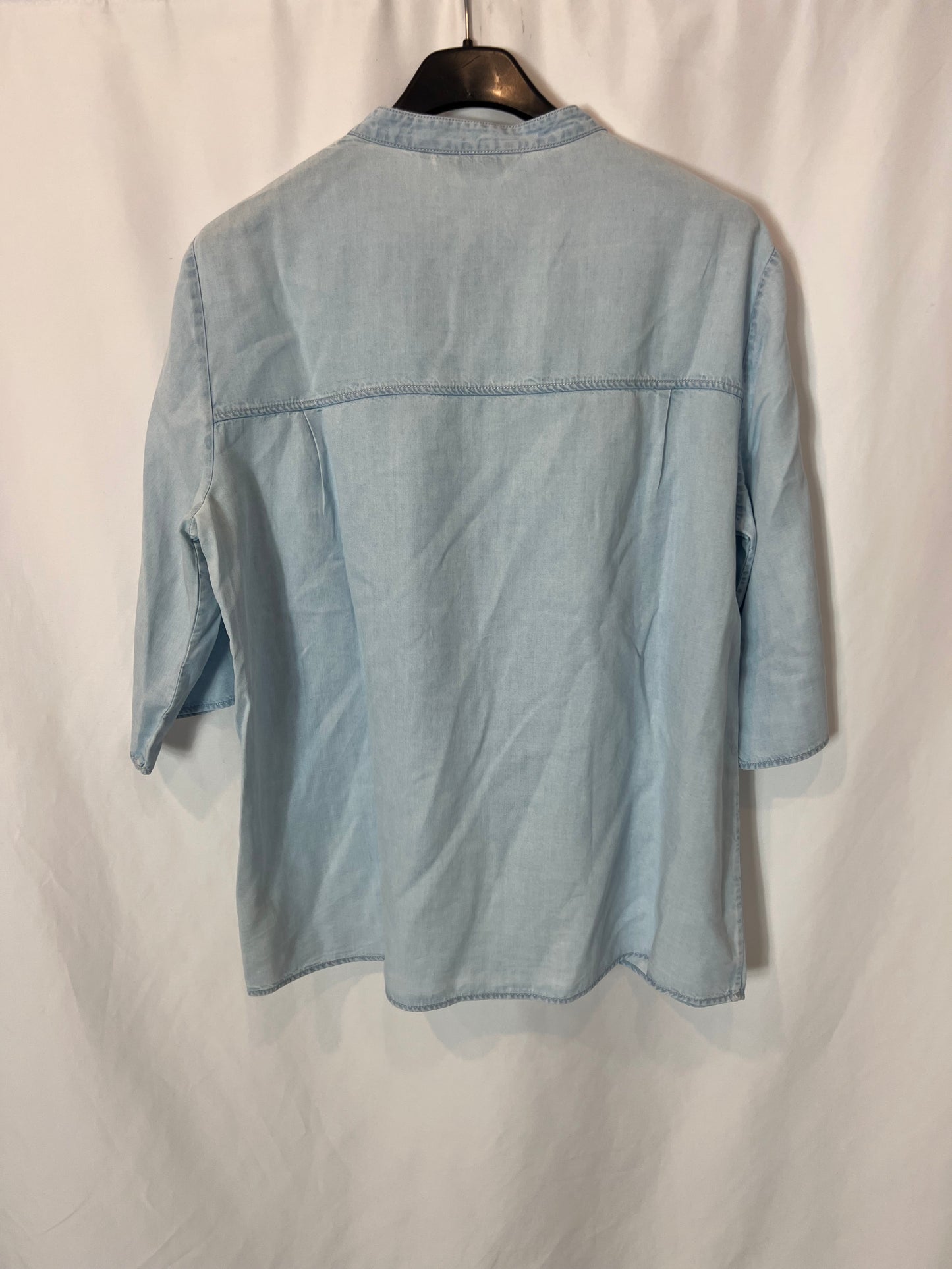 Massimo Dutti. Flowy denim blouse. T 40