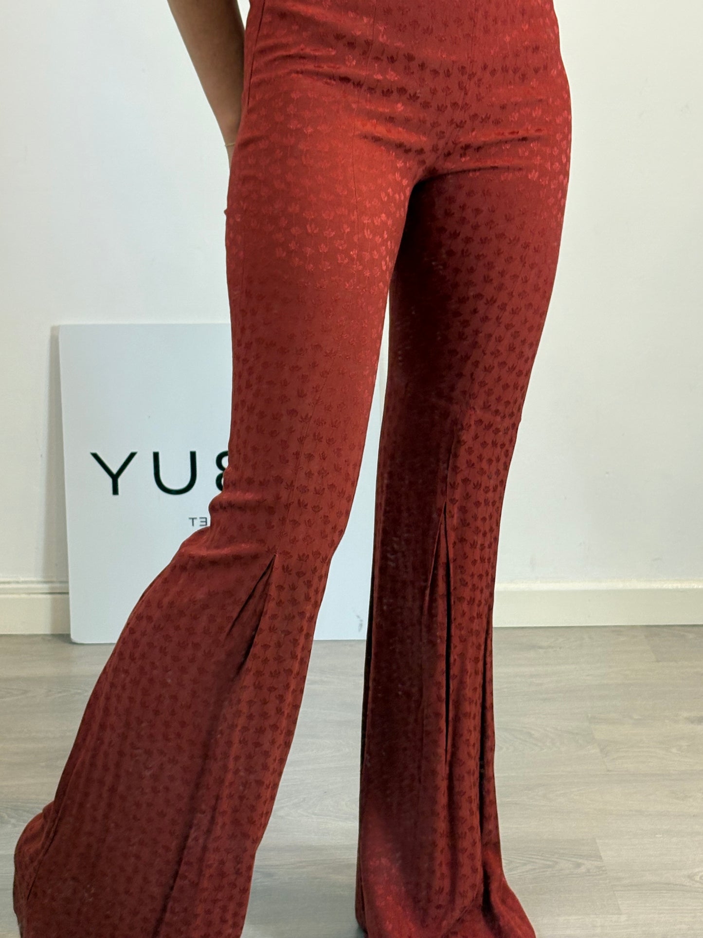 SOPHIE&LUCIE. Pantalón campana bordado. T.40