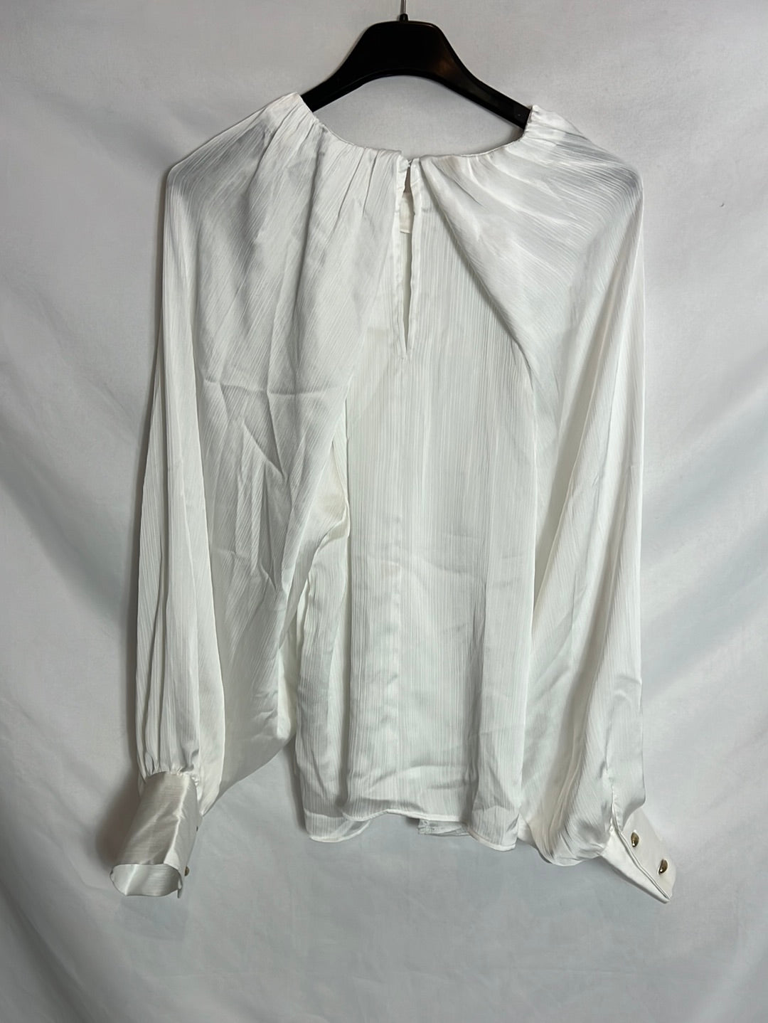 ZARA. Blusa blanca textura detalle mangas. T M