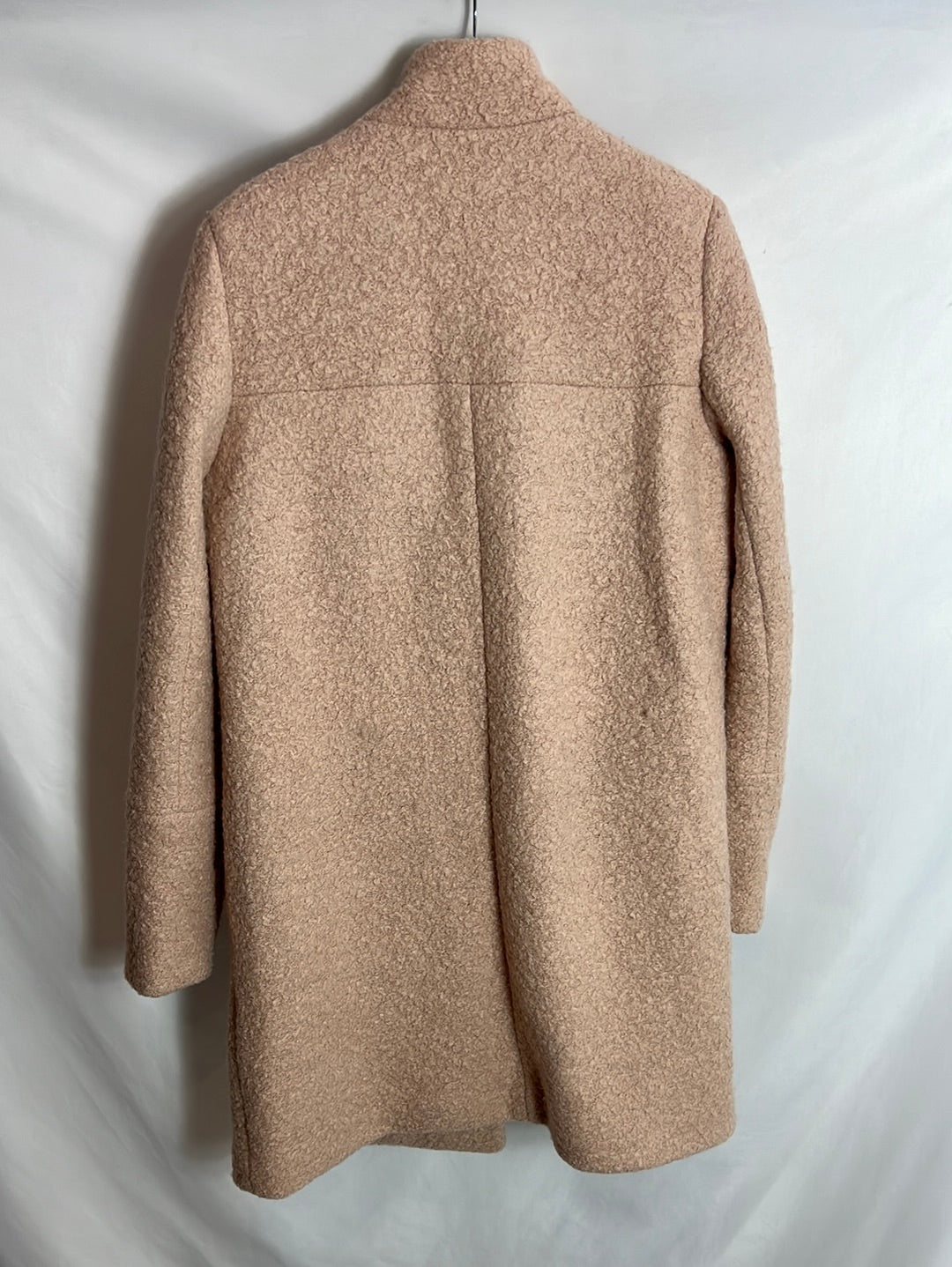 ZARA. Abrigo rosa rizo T.m