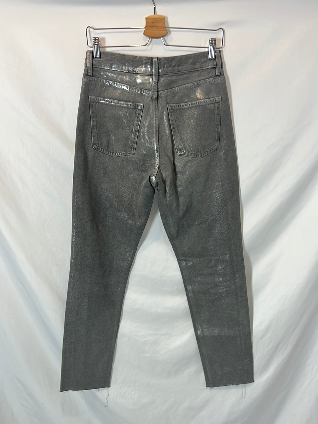 ZARA. Pantalón gris encerado T.36