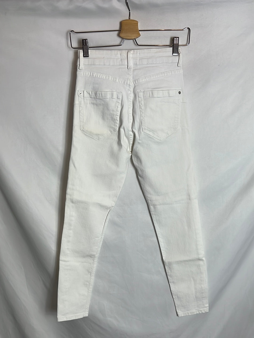 MANGO. Pantalón pitillo blanco T.34