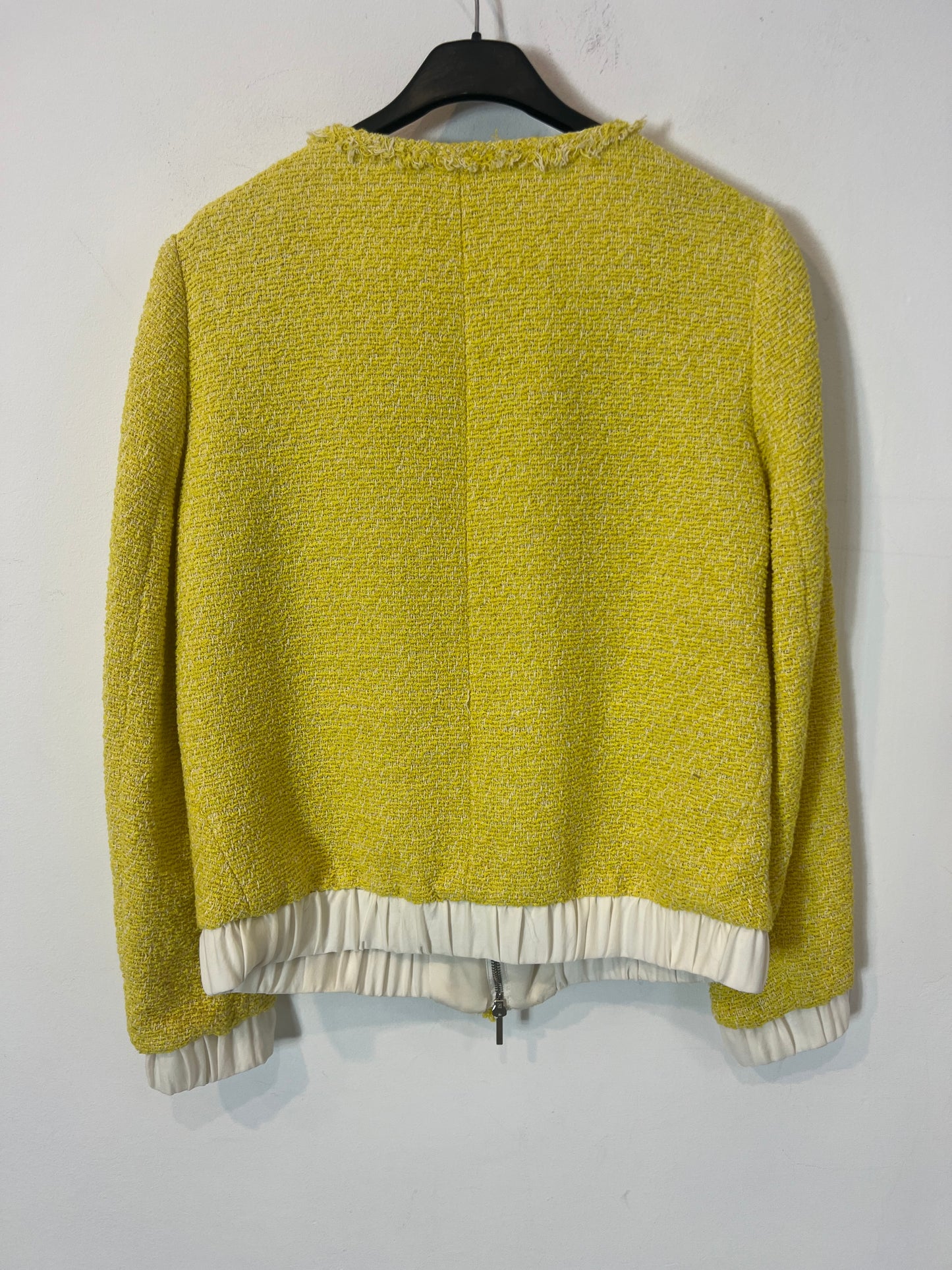 ZARA. Chaqueta amarilla textura. T M
