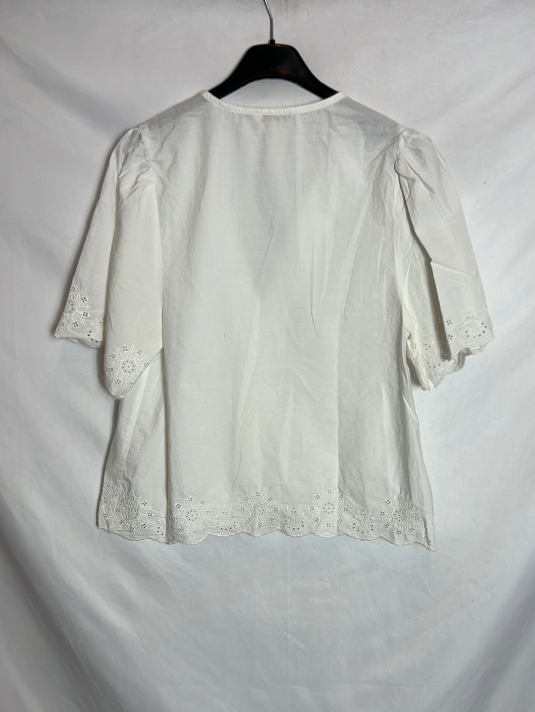 ZARA HOME. Short perforated morning blouse. TS