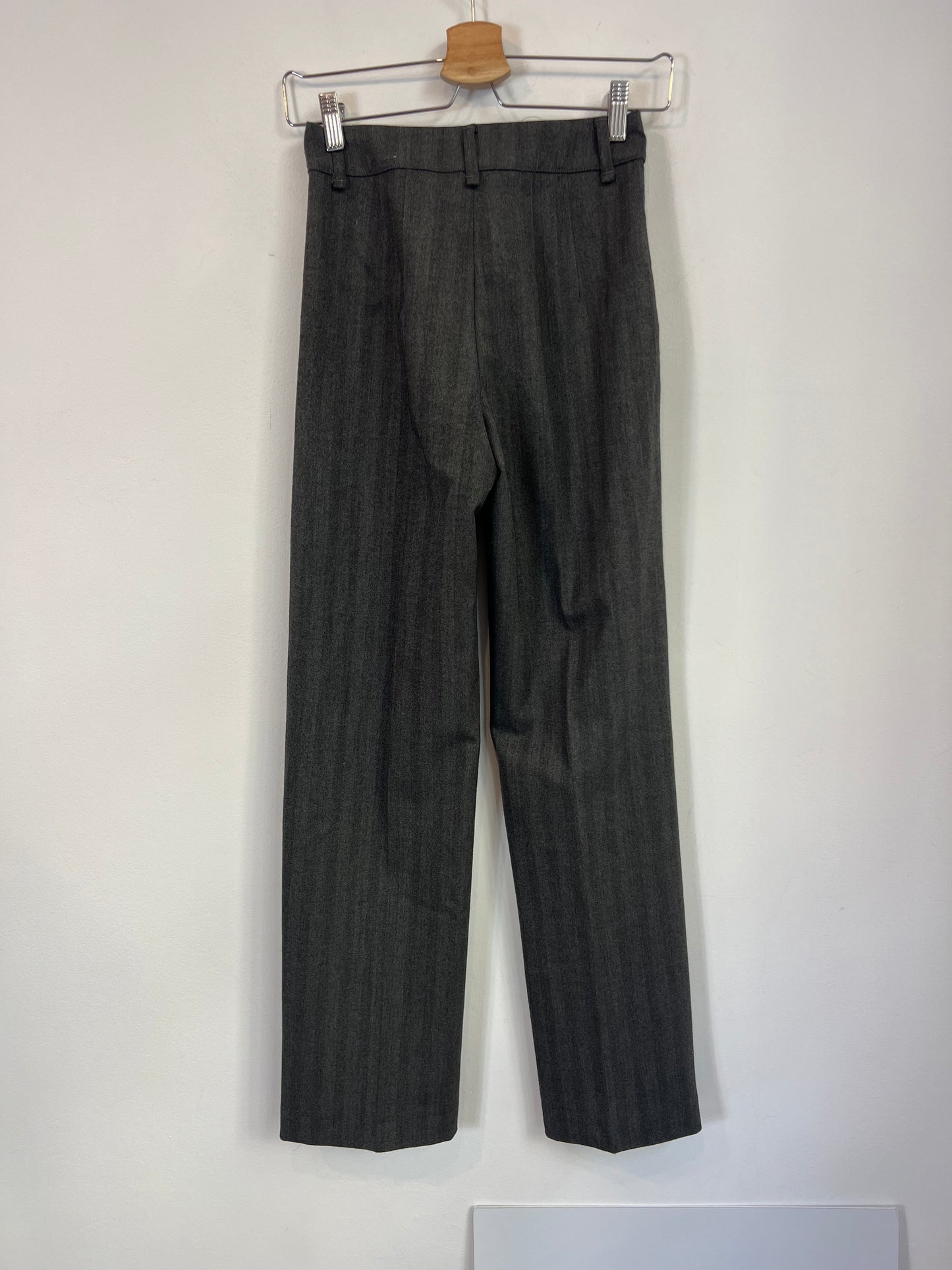 MANGO. Pantalón rayas ancho T.32