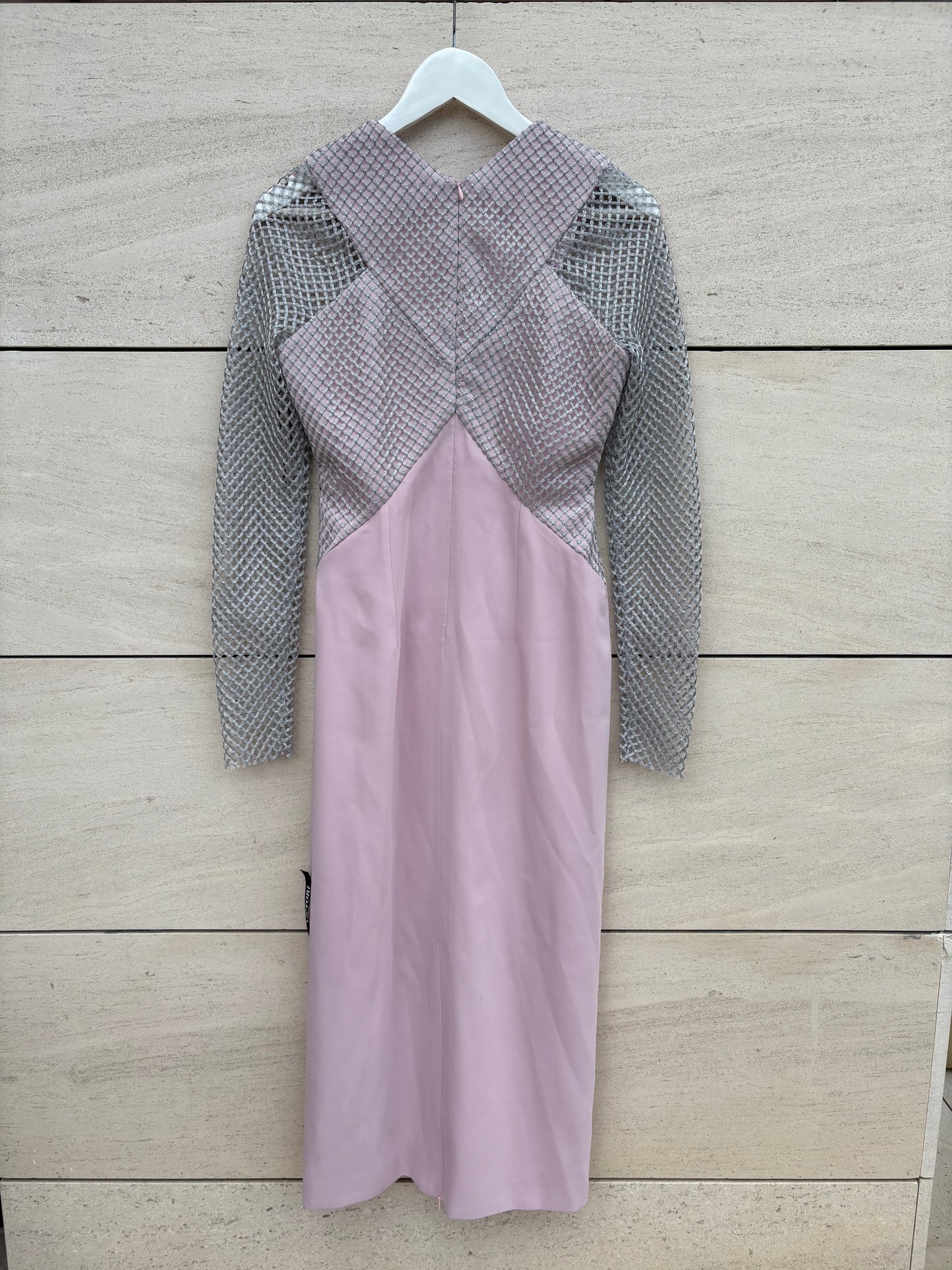 VICTORIA COLECCIÓN. Vestido rosa empolvado y gris