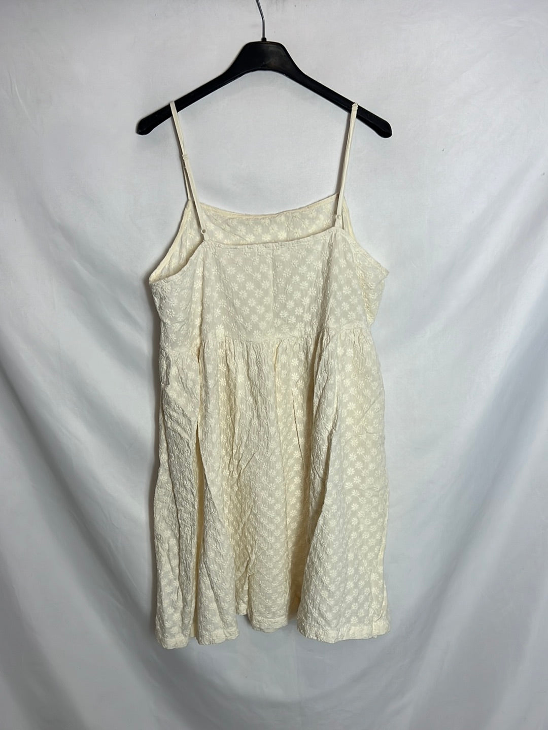 OYSHO. Short dress with embroidered flowers. TL