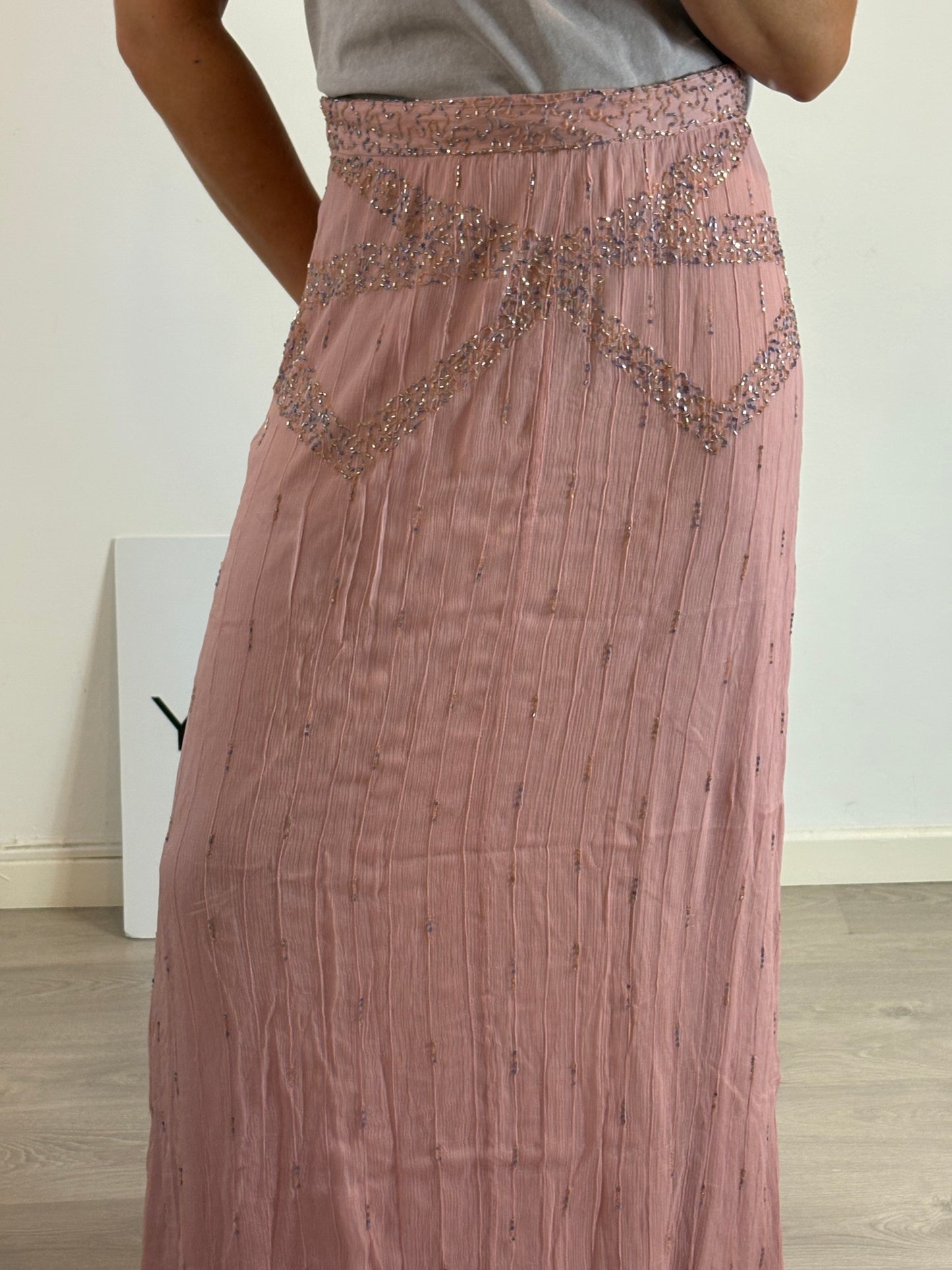 INTROPIA. Pink beaded skirt, size 42