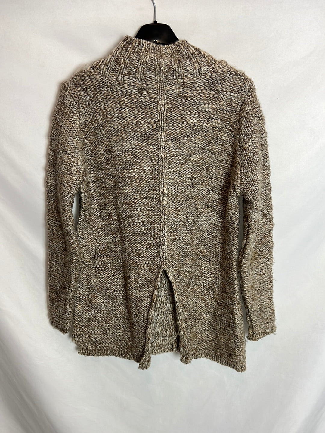 ZARA. Jersey tonos beiges cuello alto. T M