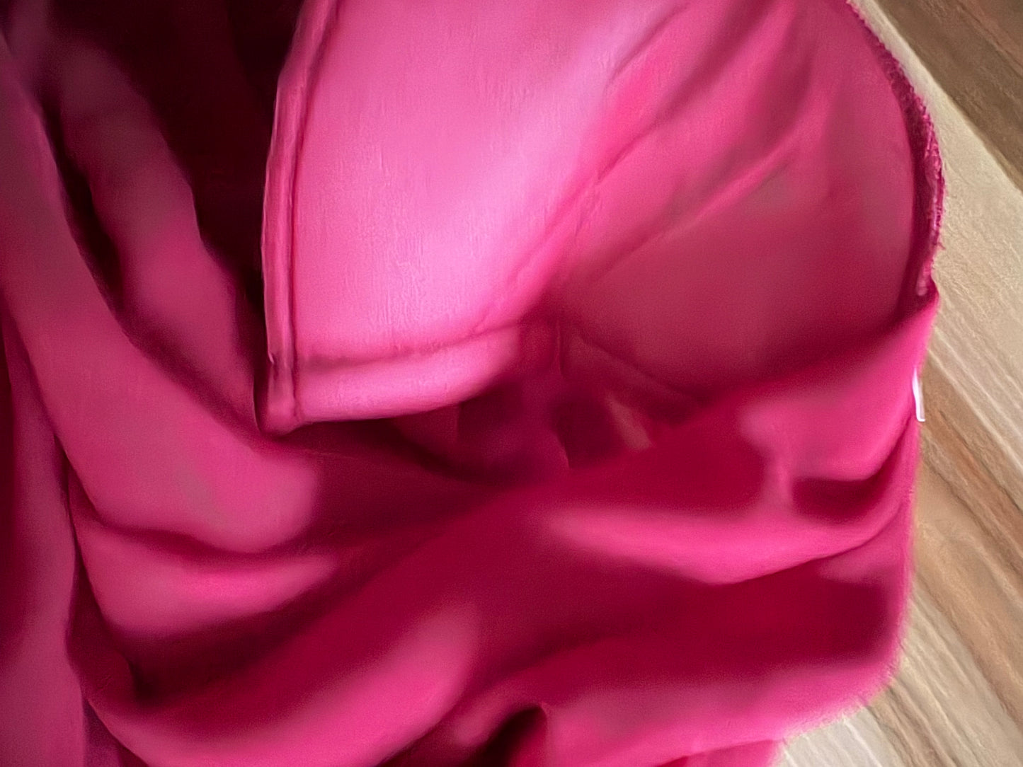 JUAN AVELLANEDA. Vestido fluido plisado