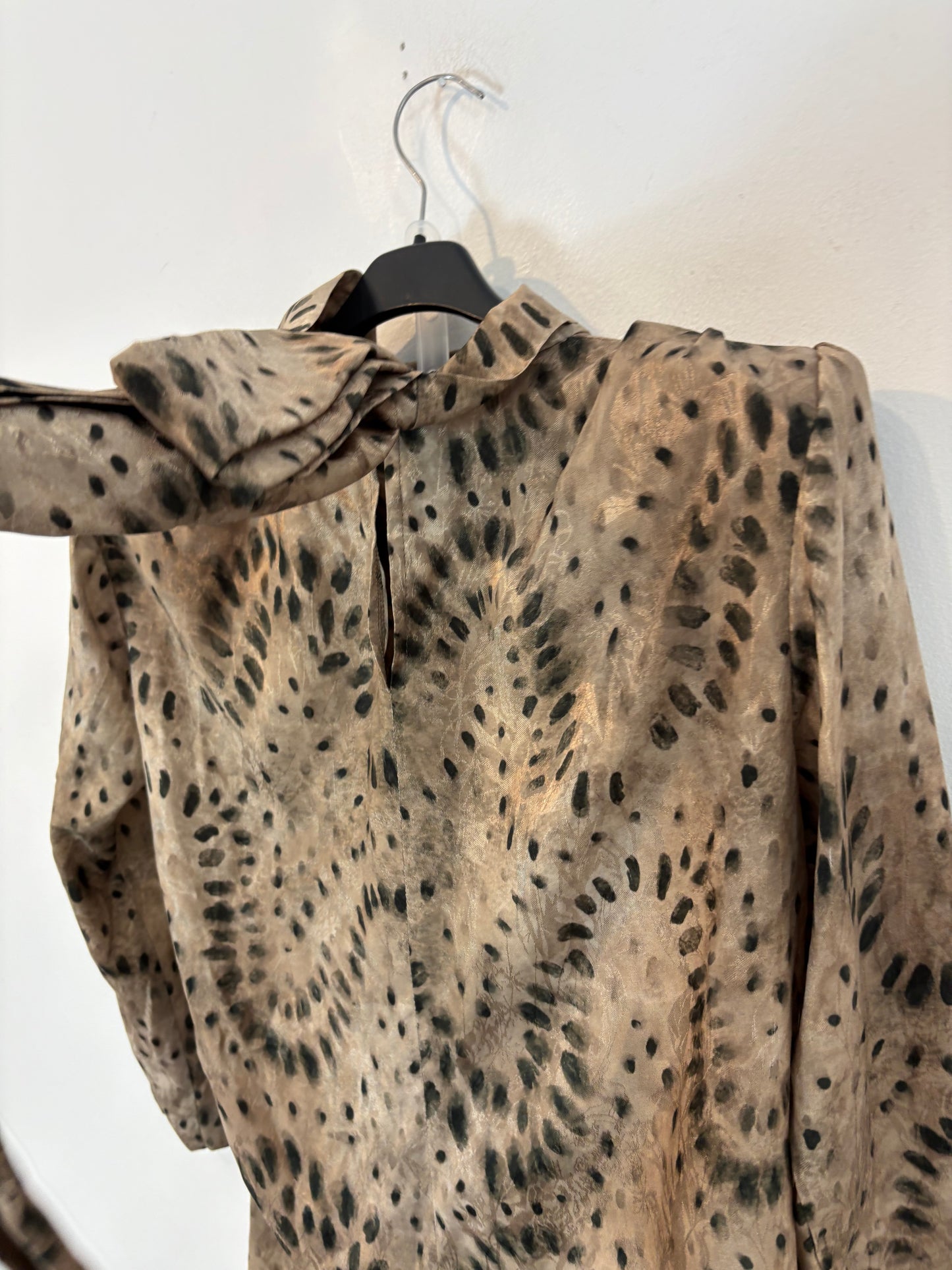 BAREY. Total look print