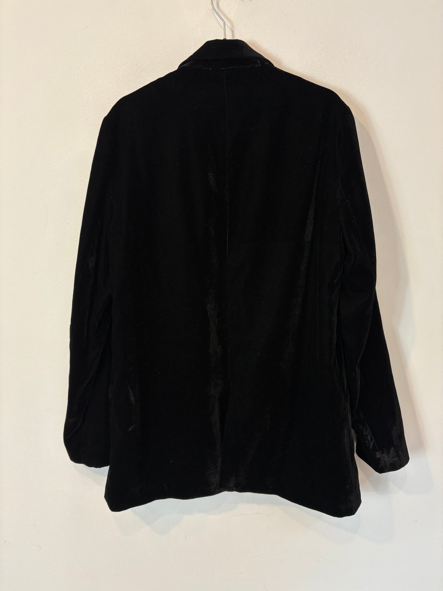 MANGO. Blazer negra terciopelo