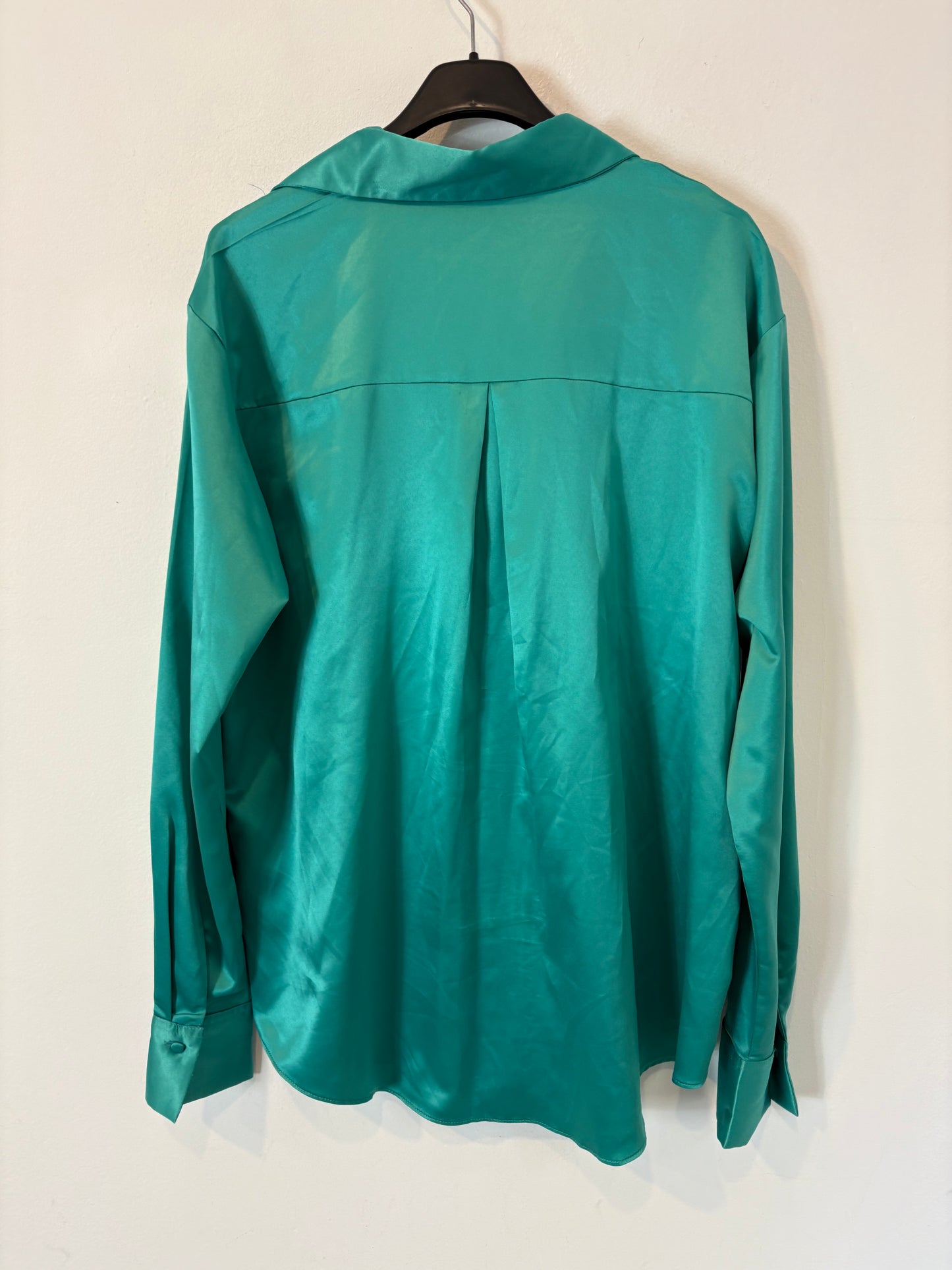 SANTANA DE MORA. Turquoise satin shirt. Size 36